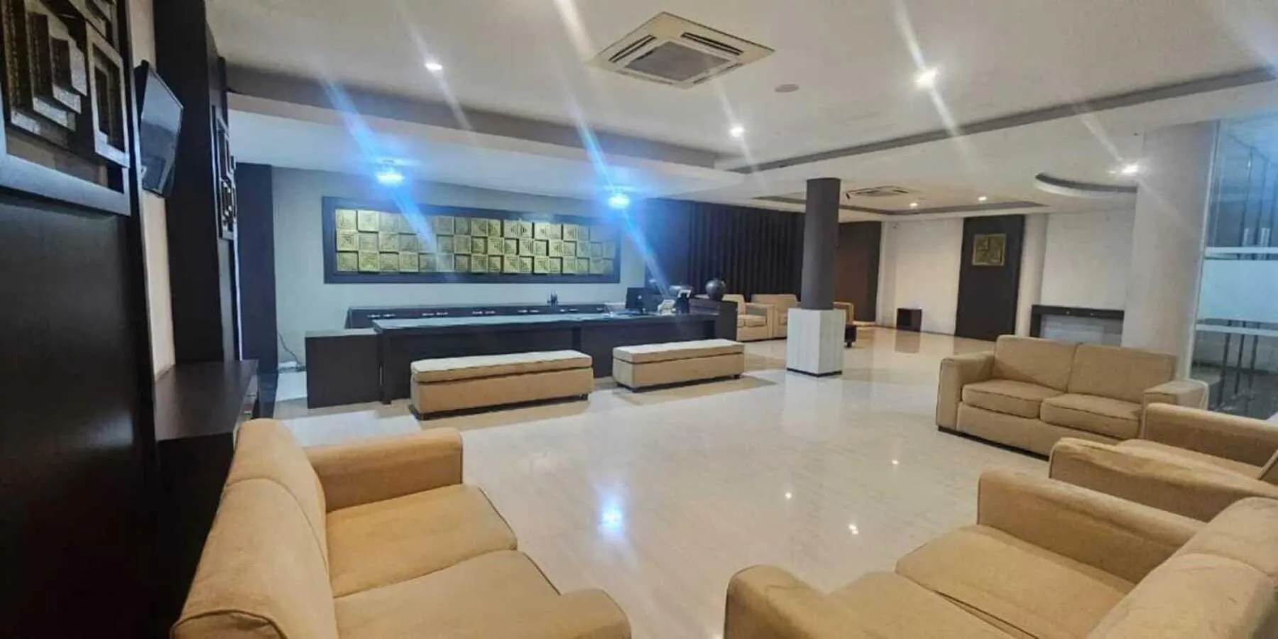 Lobby or reception in Grage Hotel Malang by TOS