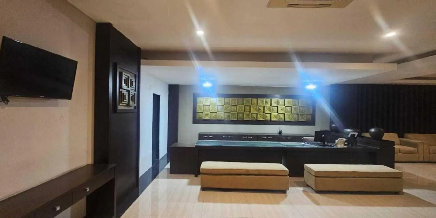 Lobby or reception in Grage Hotel Malang by TOS