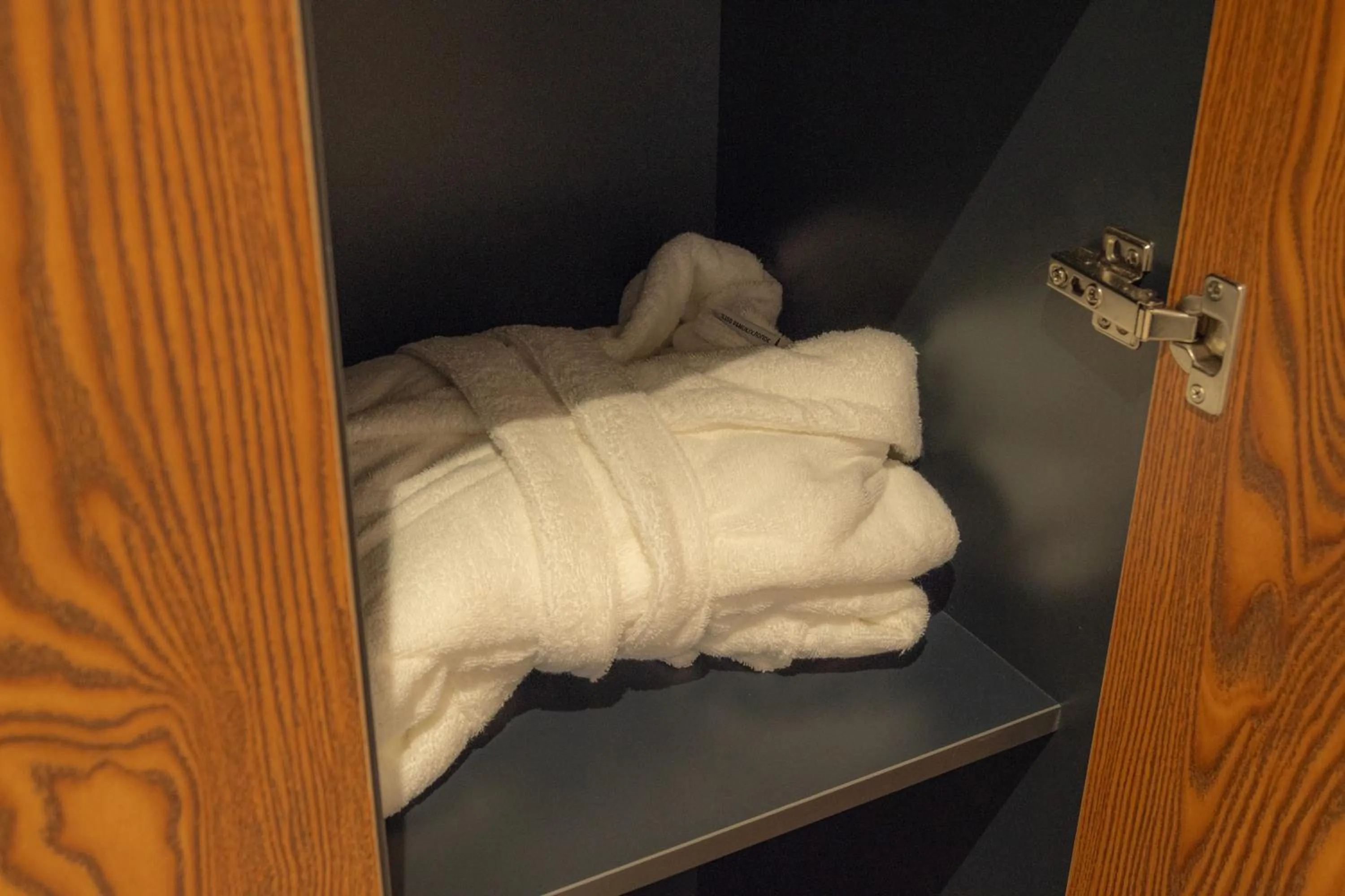 wardrobe in Meridian Plaza by Reikartz