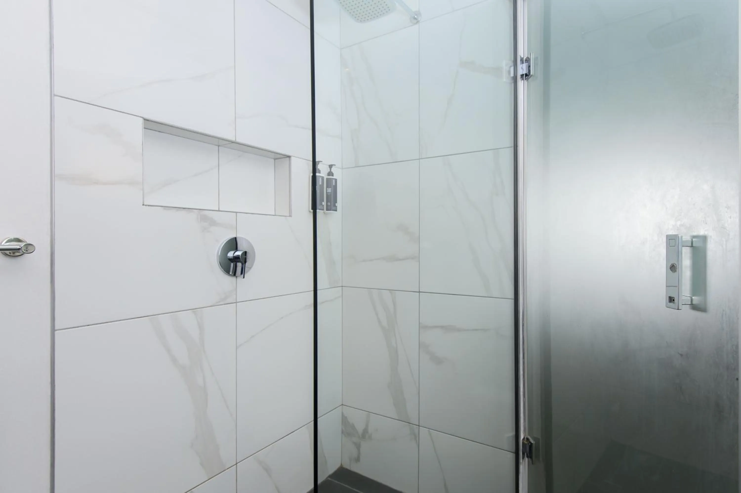 Shower in The Capital Mirage