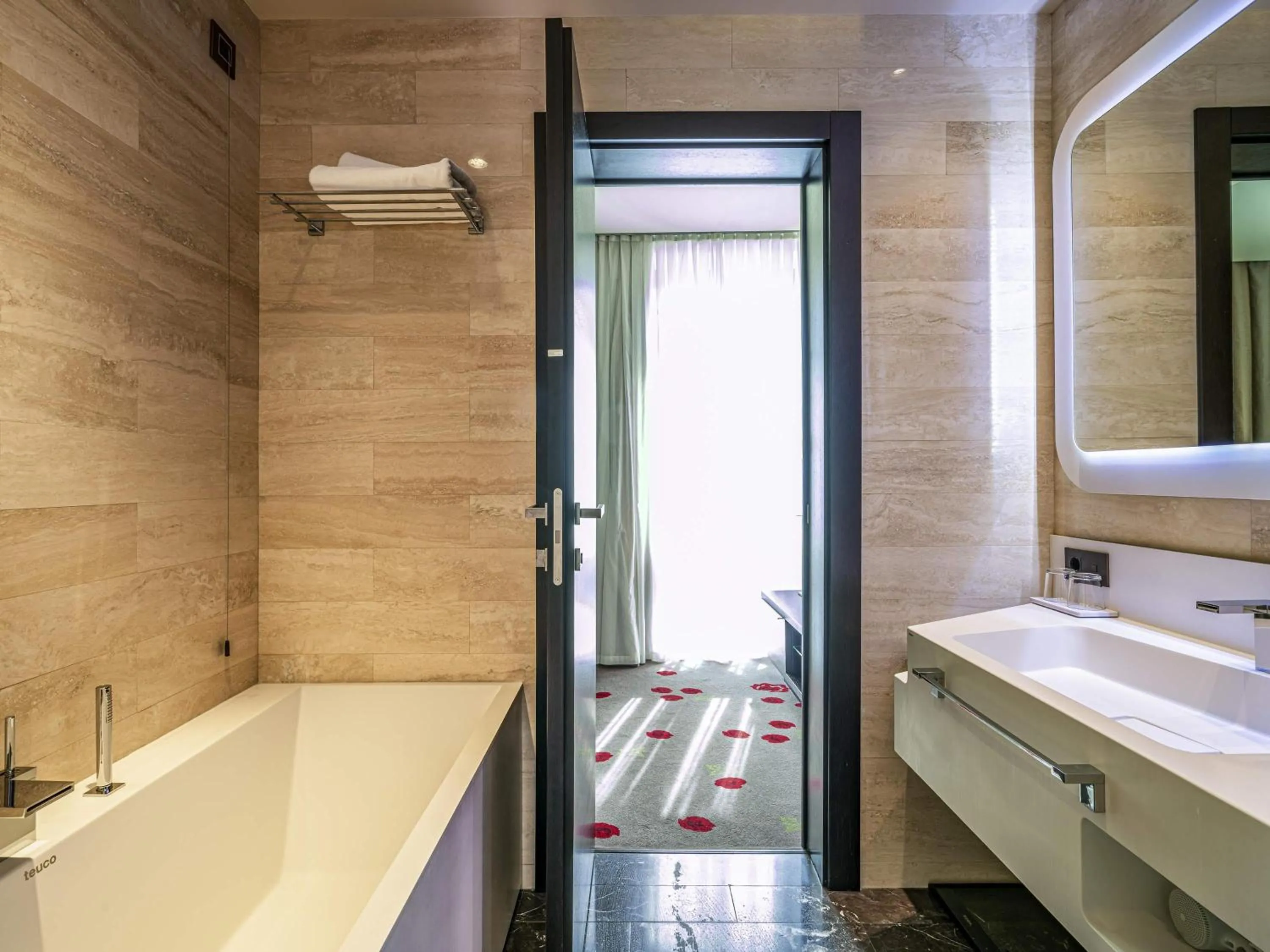 Bedroom in BERD'S Hotel