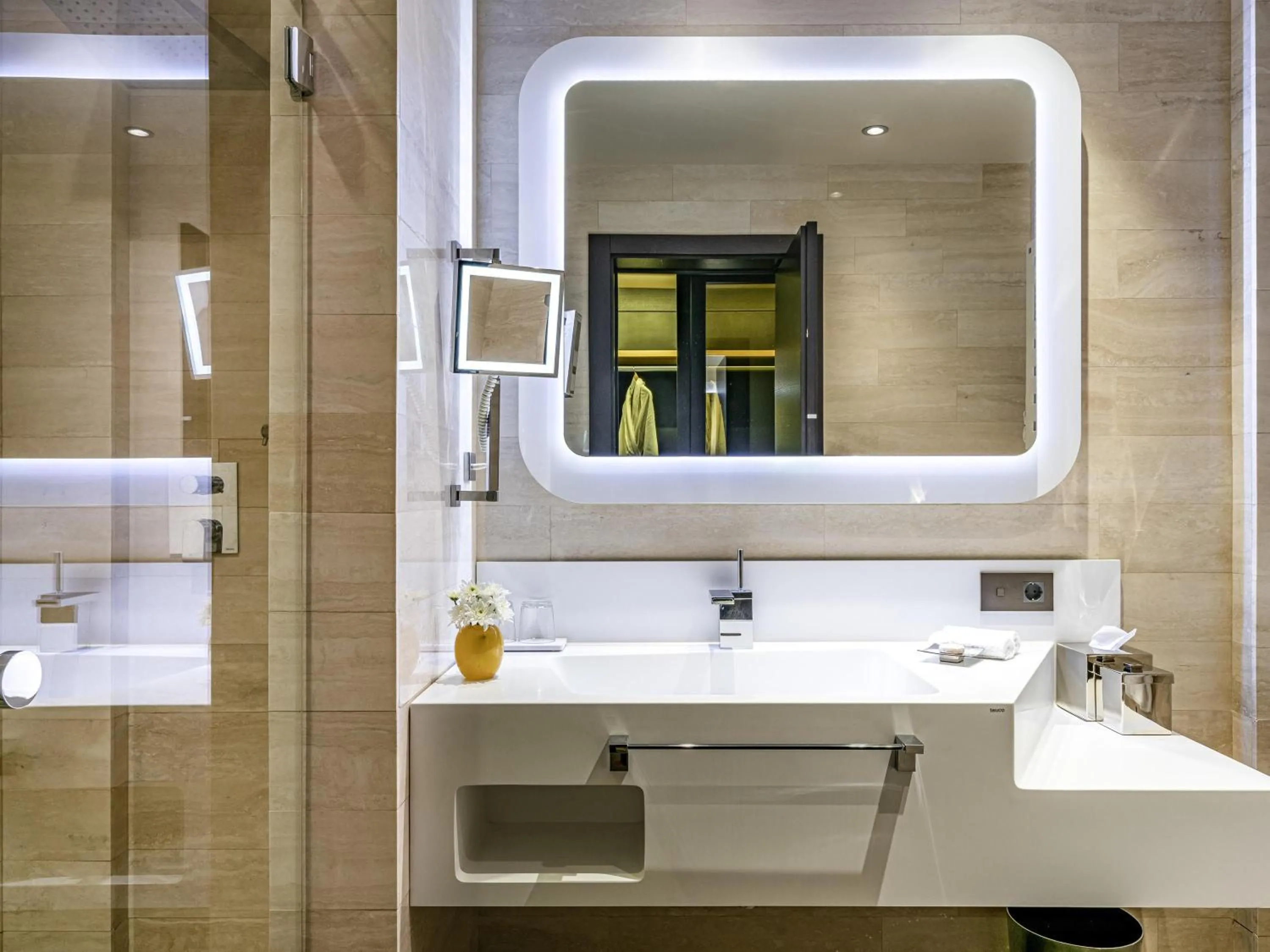 Bedroom in BERD'S Hotel