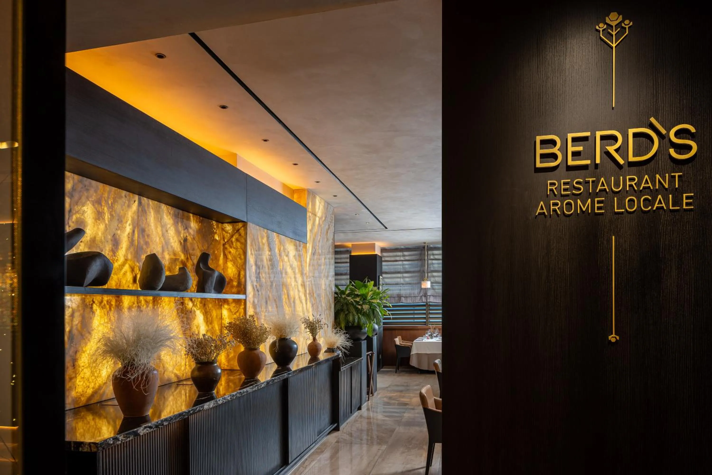 Restaurant/places to eat in BERD'S Hotel