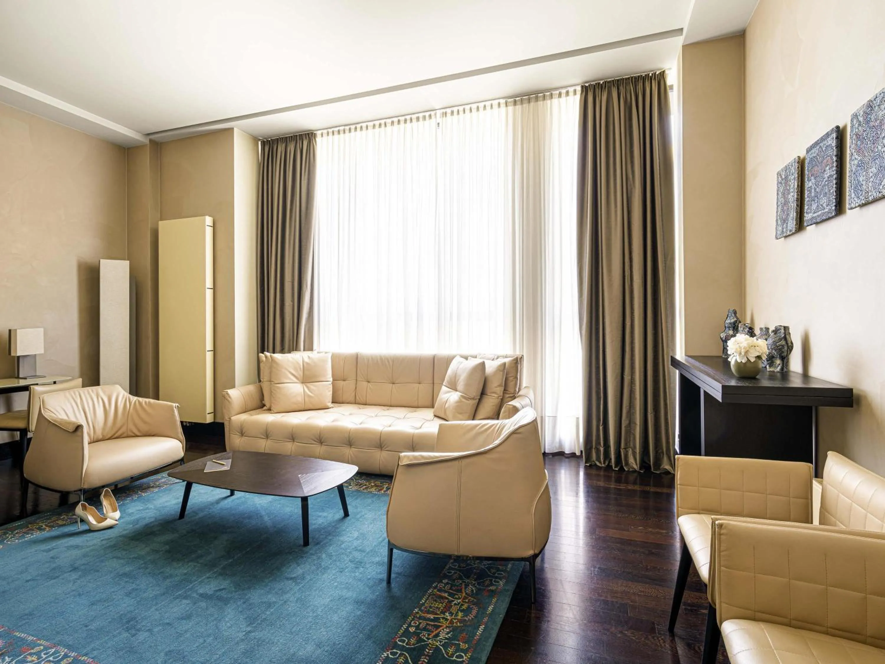 Bedroom in BERD'S Hotel