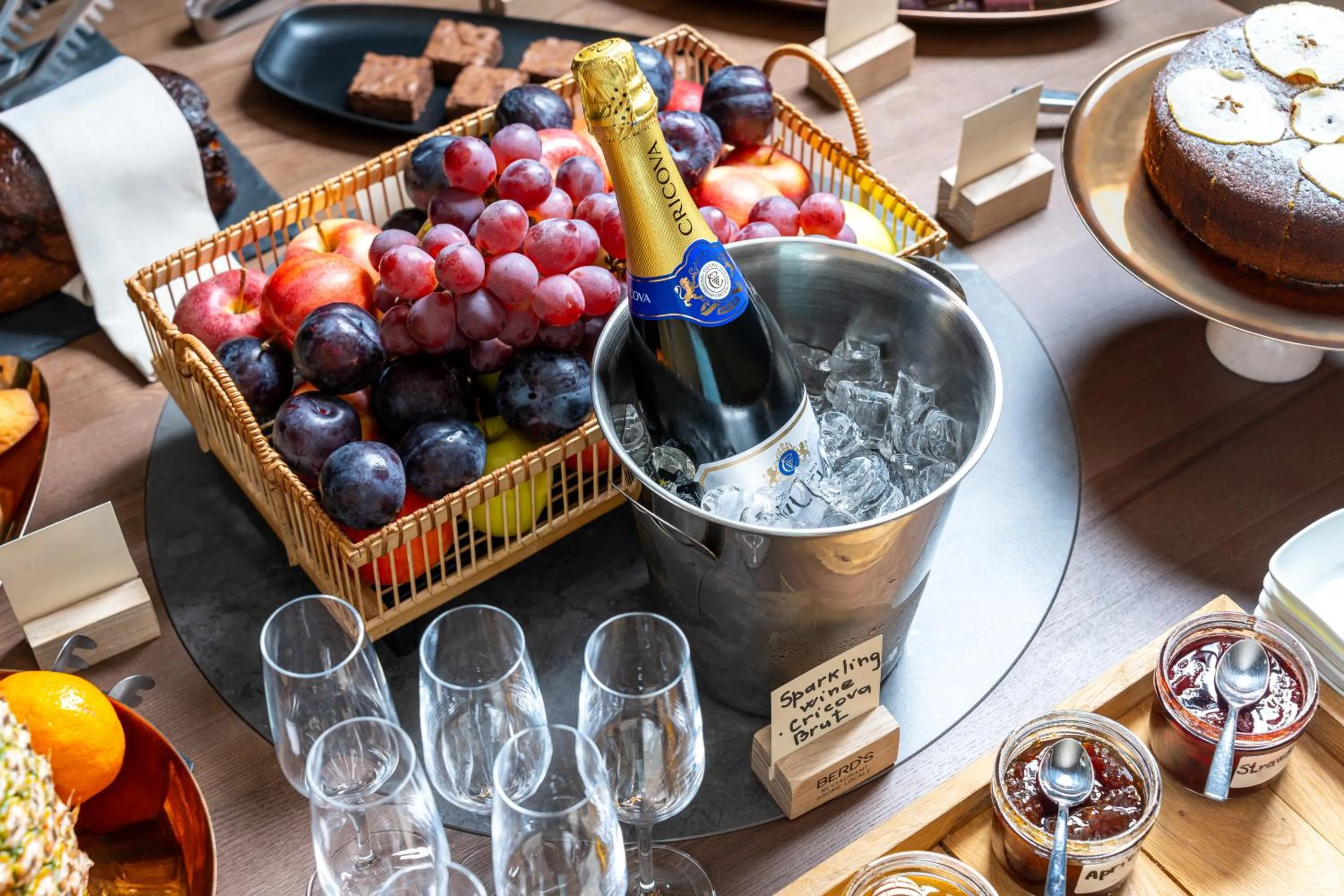 Breakfast in BERD'S Hotel