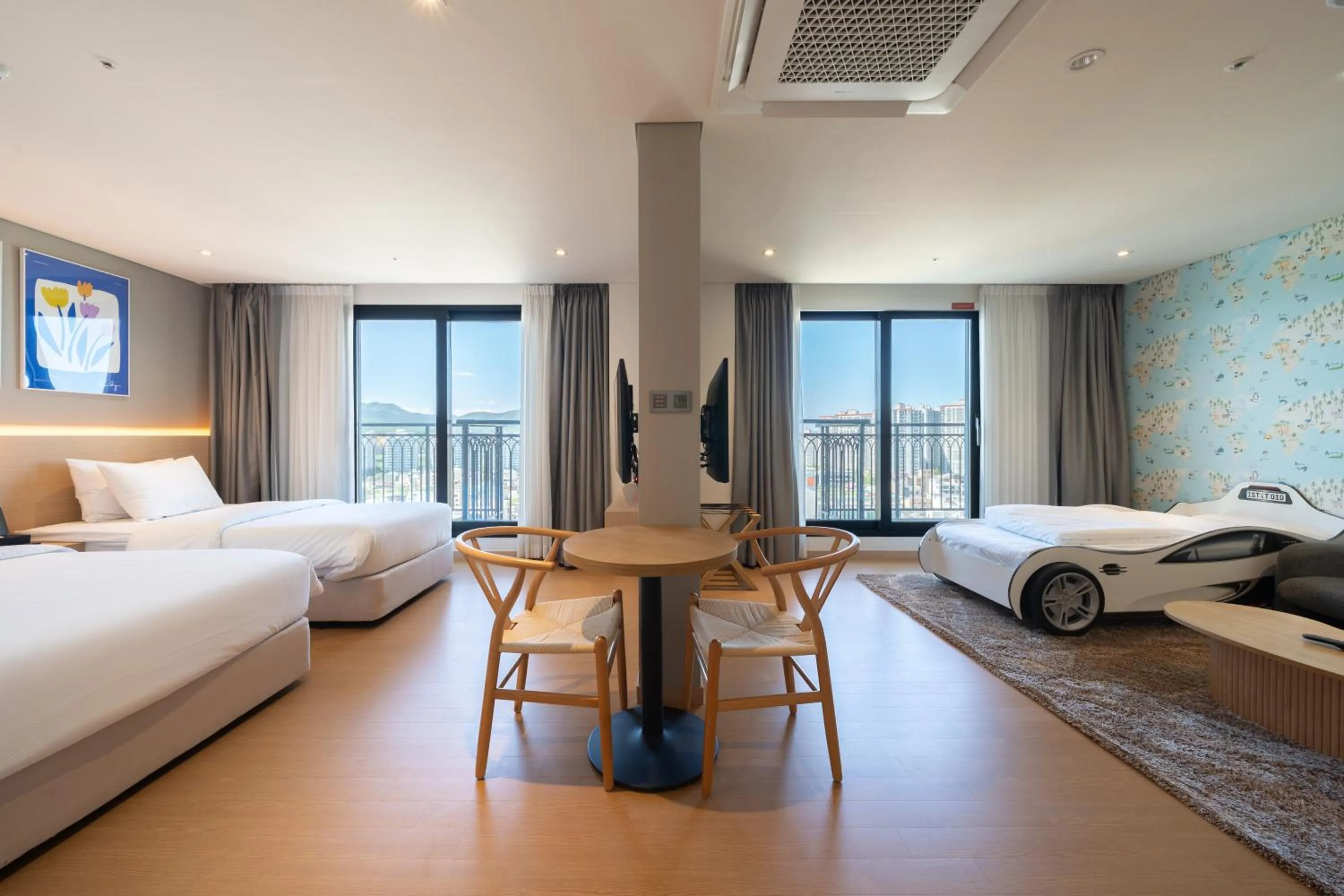 Photo of the whole room, Bed in Chestertons Gyeongju