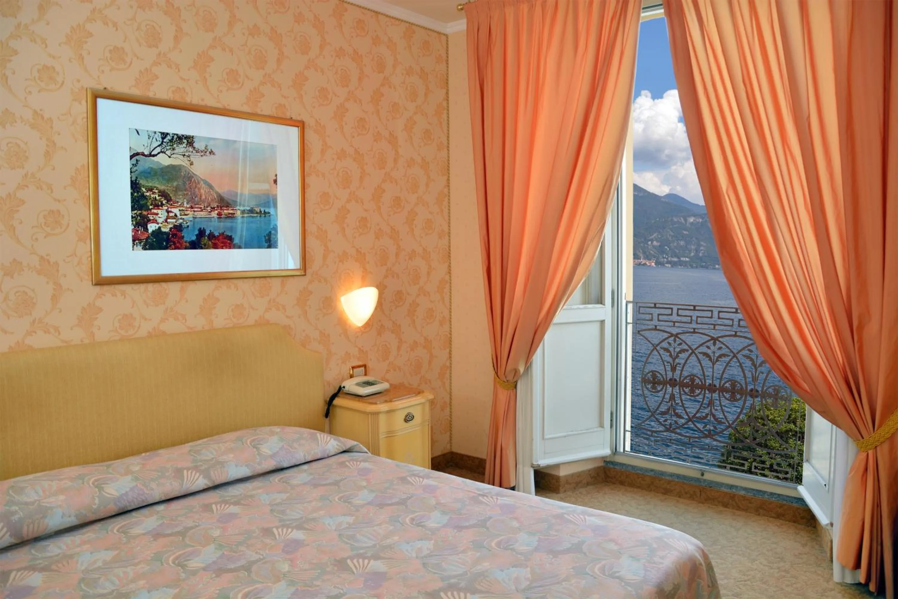 Bed in Grand Hotel Menaggio