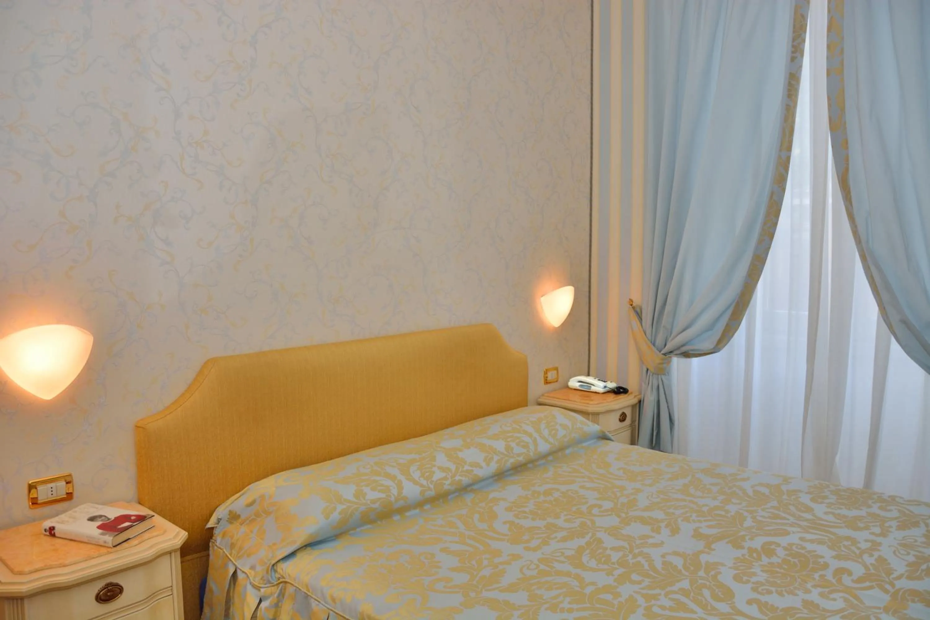Bed in Grand Hotel Menaggio