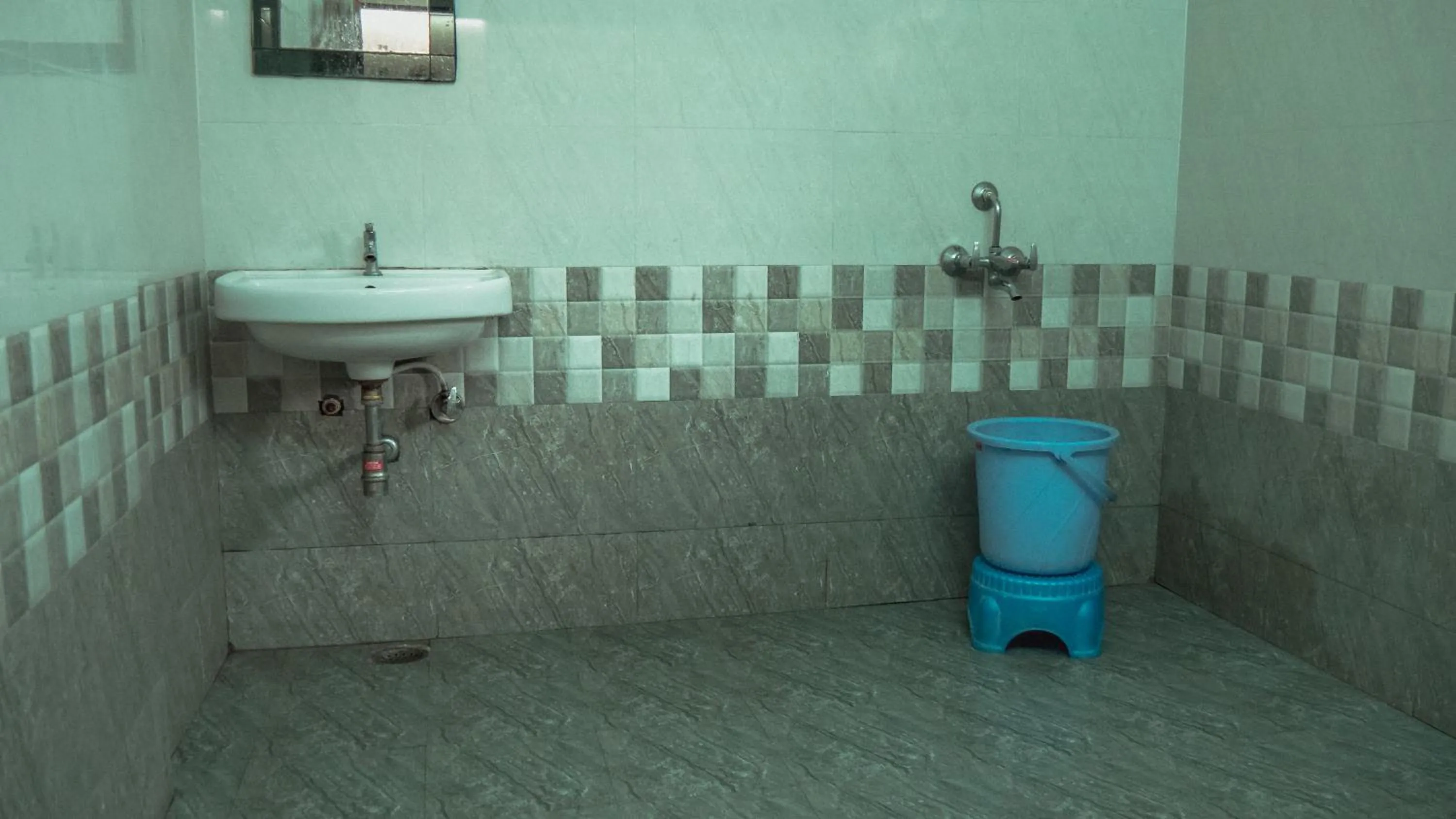 Bathroom in Hotel Classic Inn Near Jaipur Railway Station