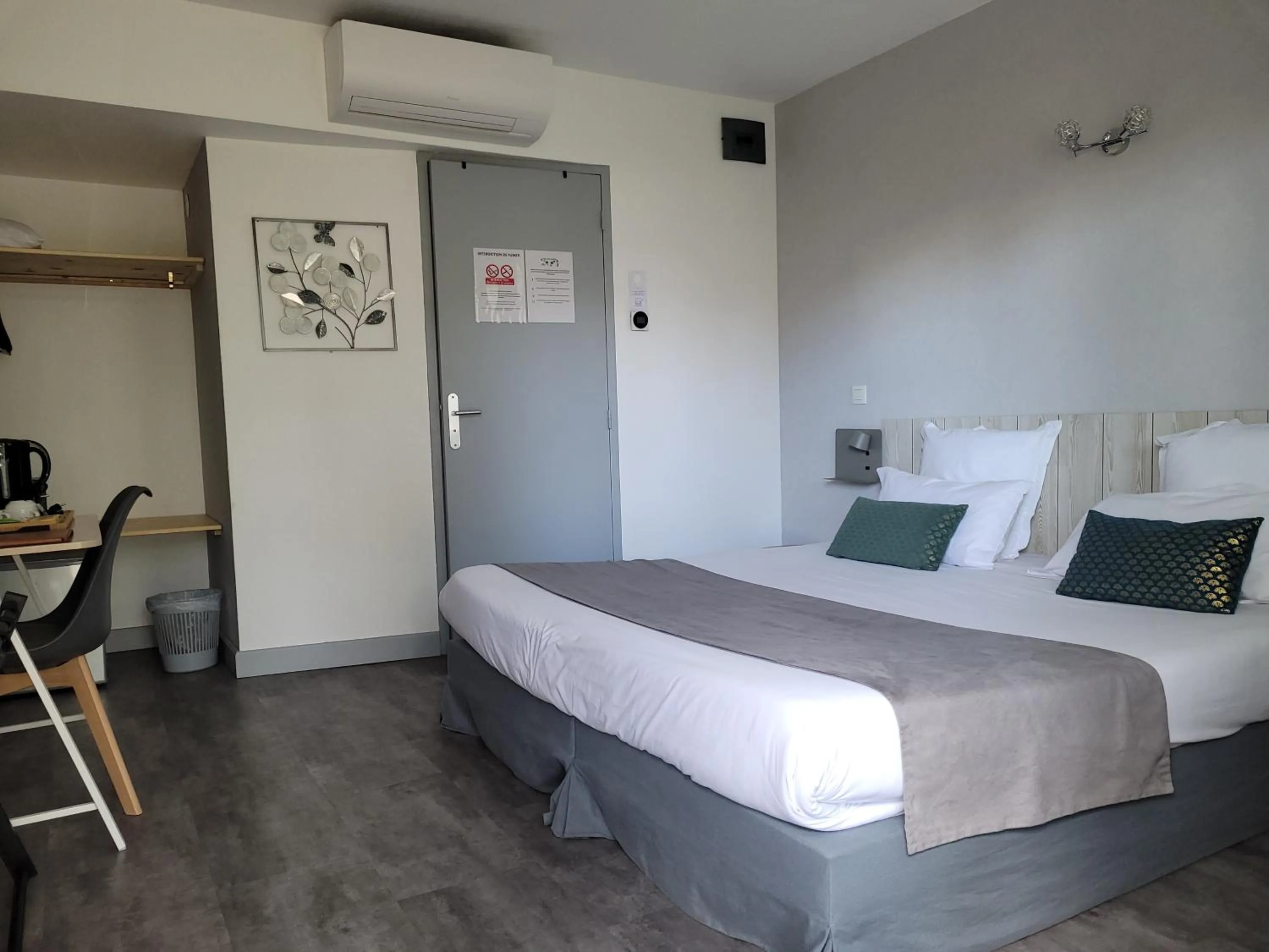 Bed in Hotel Le Vanséen