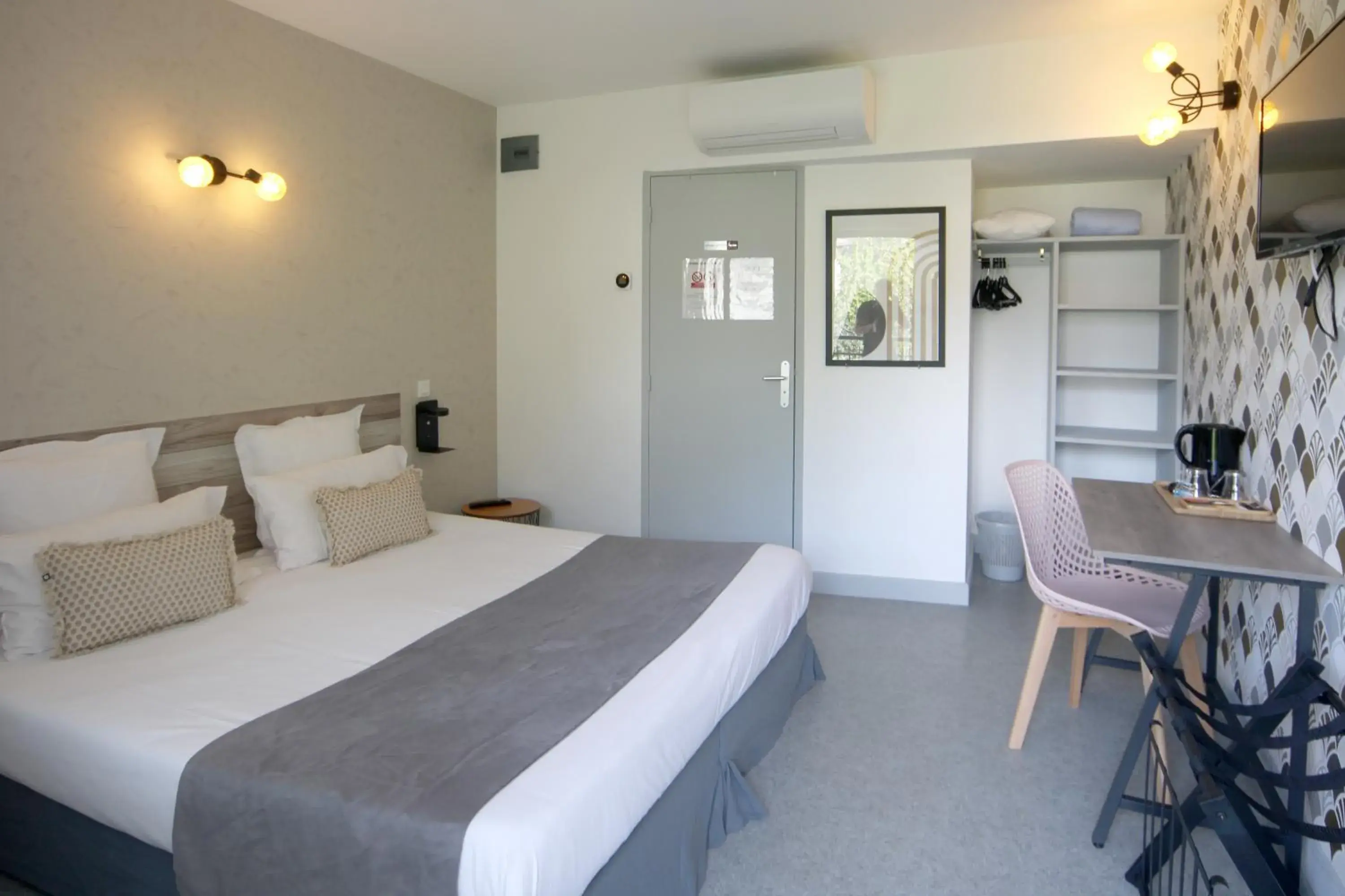 Standard Double Room in Hotel Le Vanséen Standard Double Room in Hotel Le Vanséen