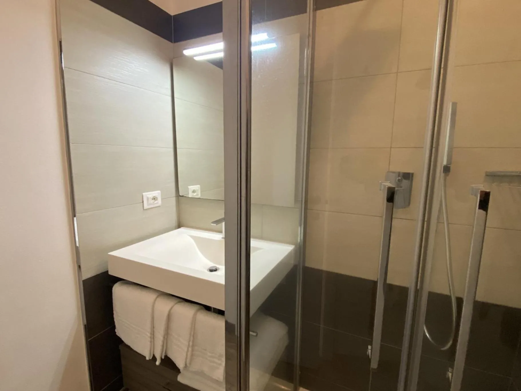 Shower in Appartamenti Le Perle di Venere