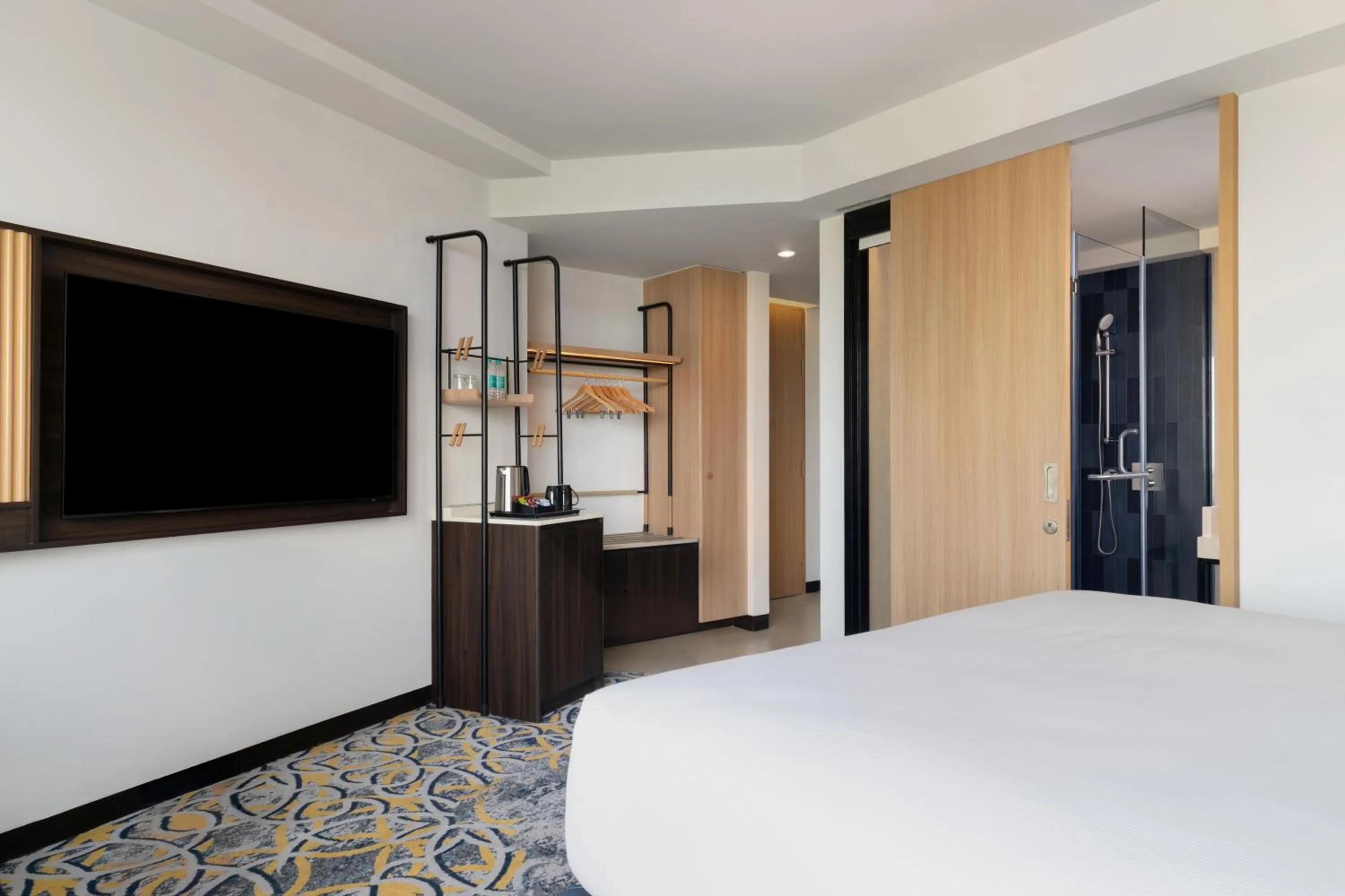 Photo of the whole room, Bed in Hilton Garden Inn Mumbai International Airport