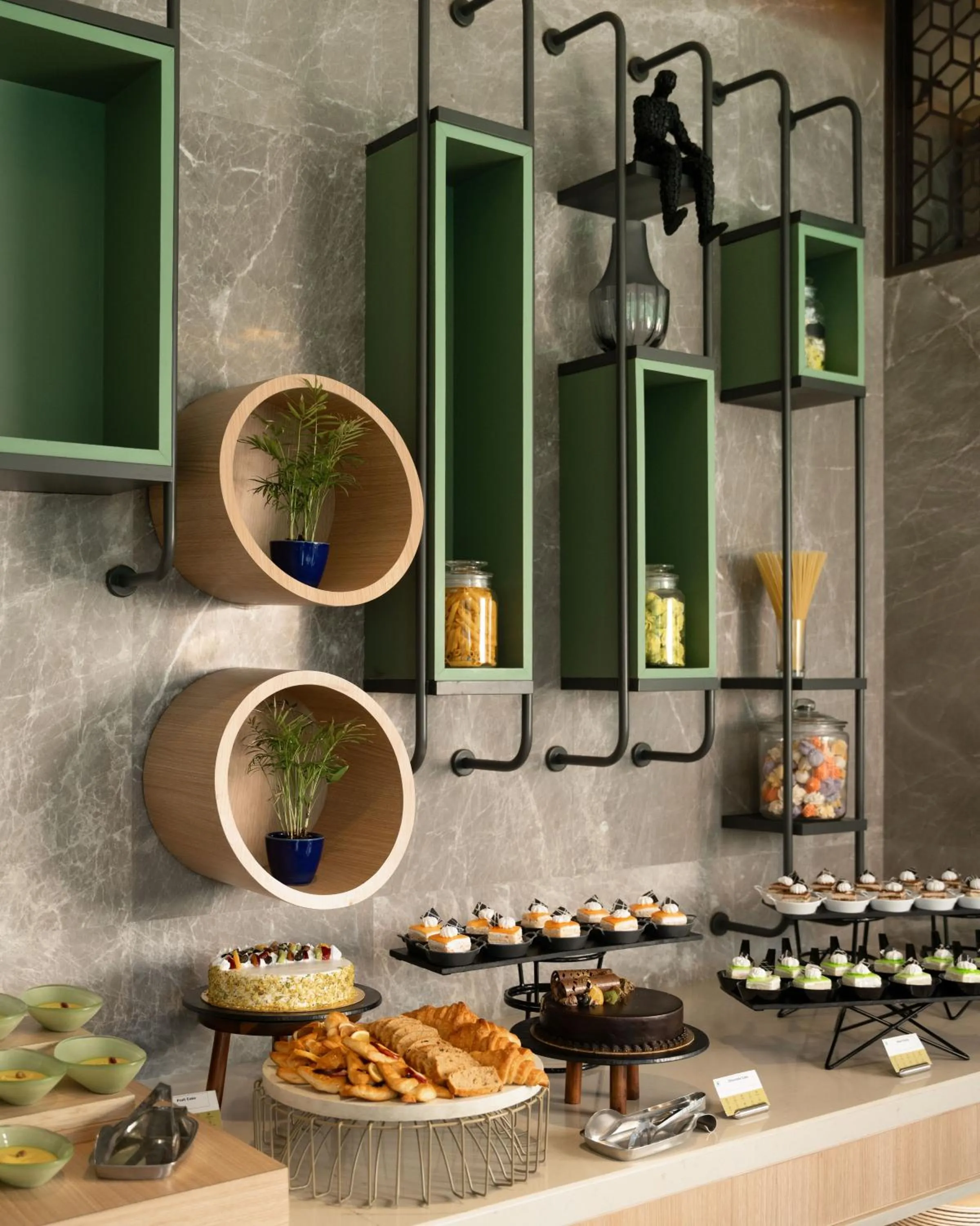 Restaurant/places to eat in Hilton Garden Inn Mumbai International Airport