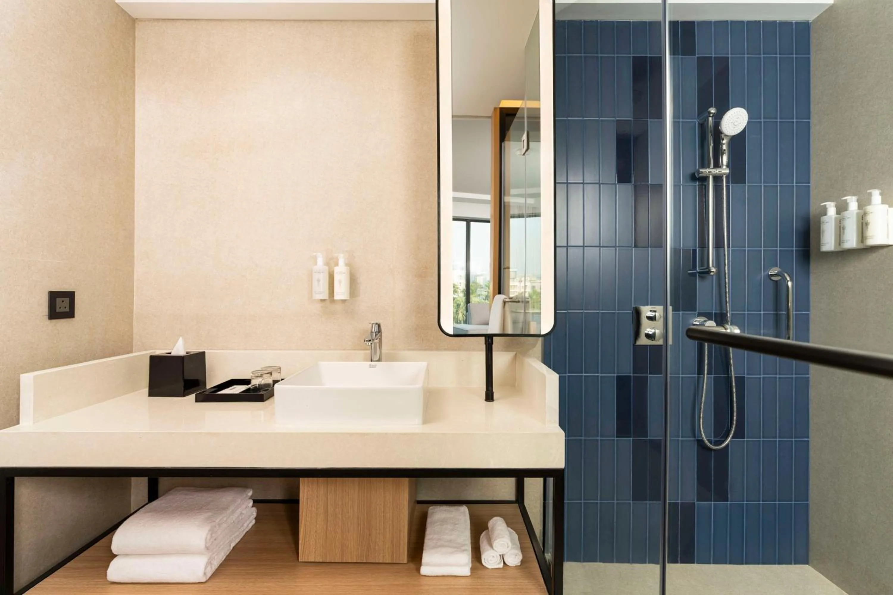 Bathroom in Hilton Garden Inn Mumbai International Airport