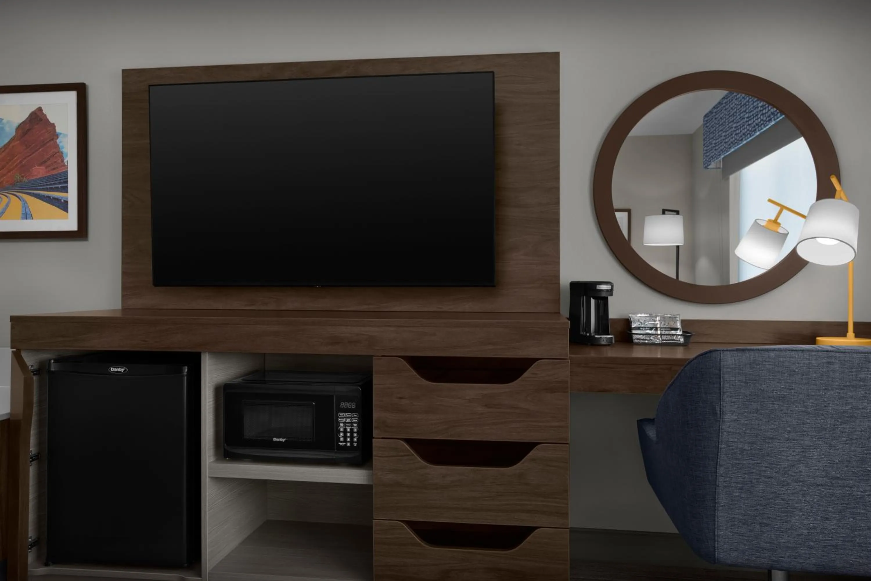 TV and multimedia in Hampton Inn & Suites By Hilton Wheat Ridge Denver West