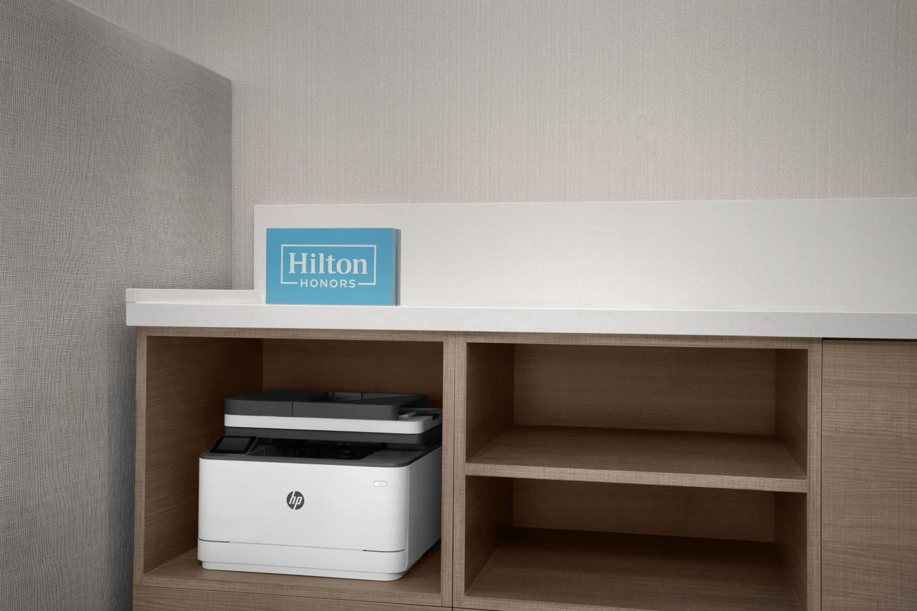 On-site shops in Home2 Suites By Hilton Rohnert Park Sonoma County