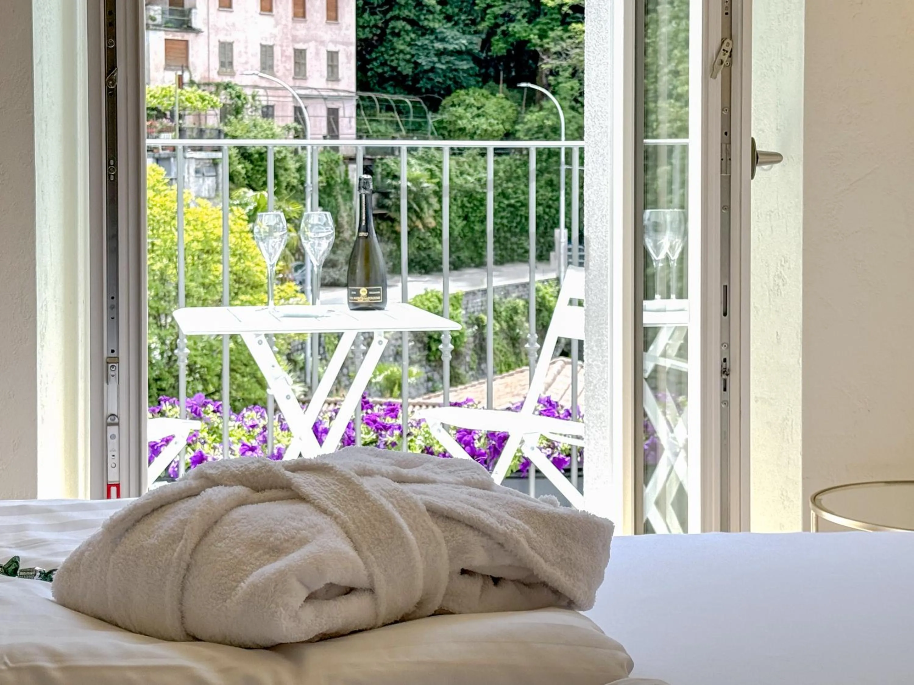 Balcony/Terrace, Bed in Villa Rêverie - Boutique Hotel