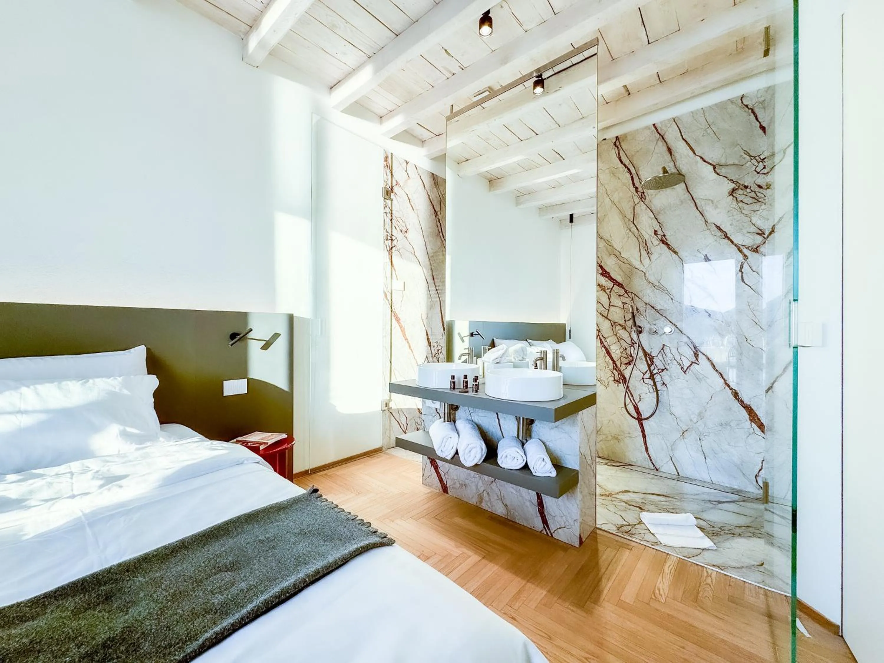 Bathroom, Bed in Villa Rêverie - Boutique Hotel