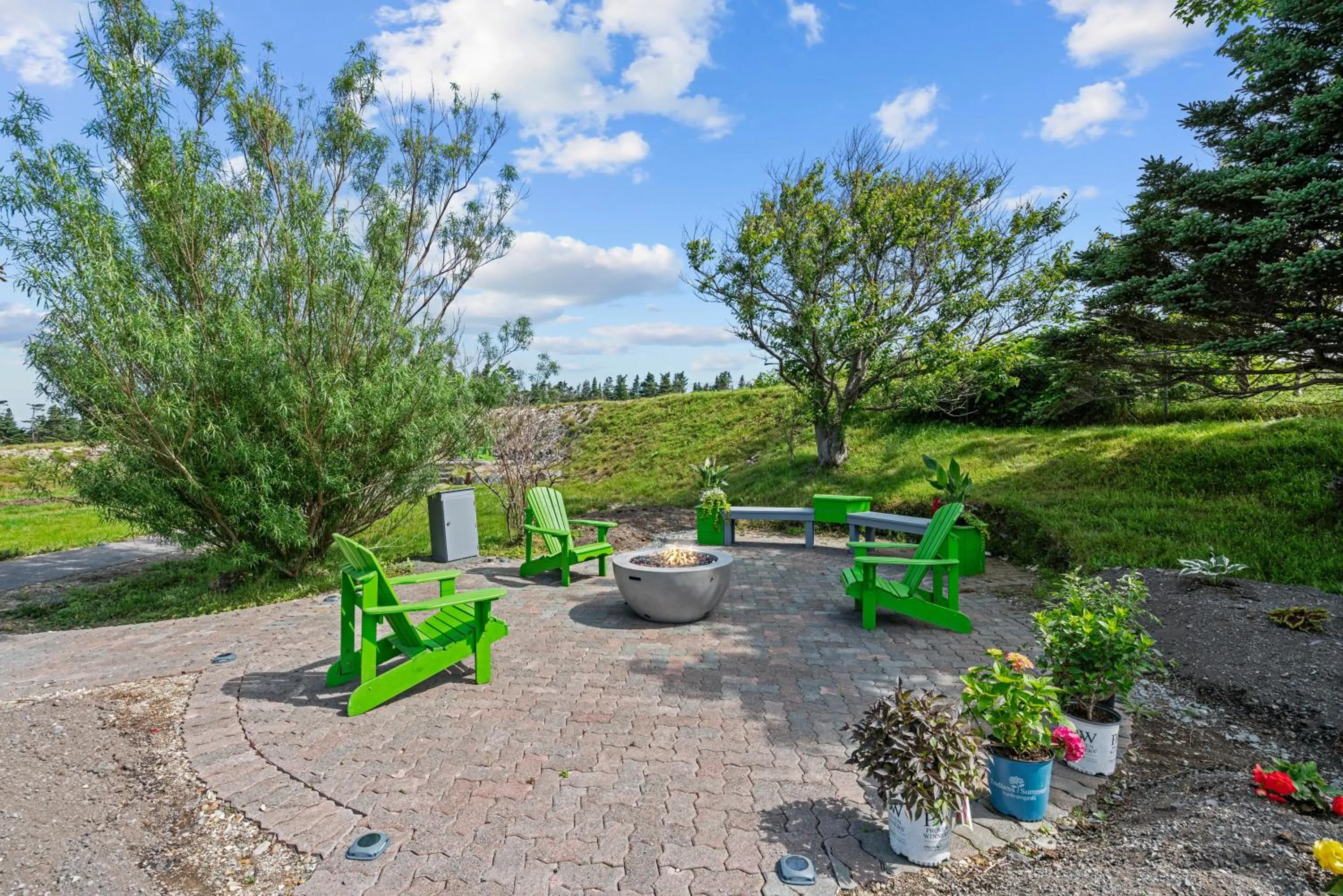 Garden in Edge of the Avalon Inn