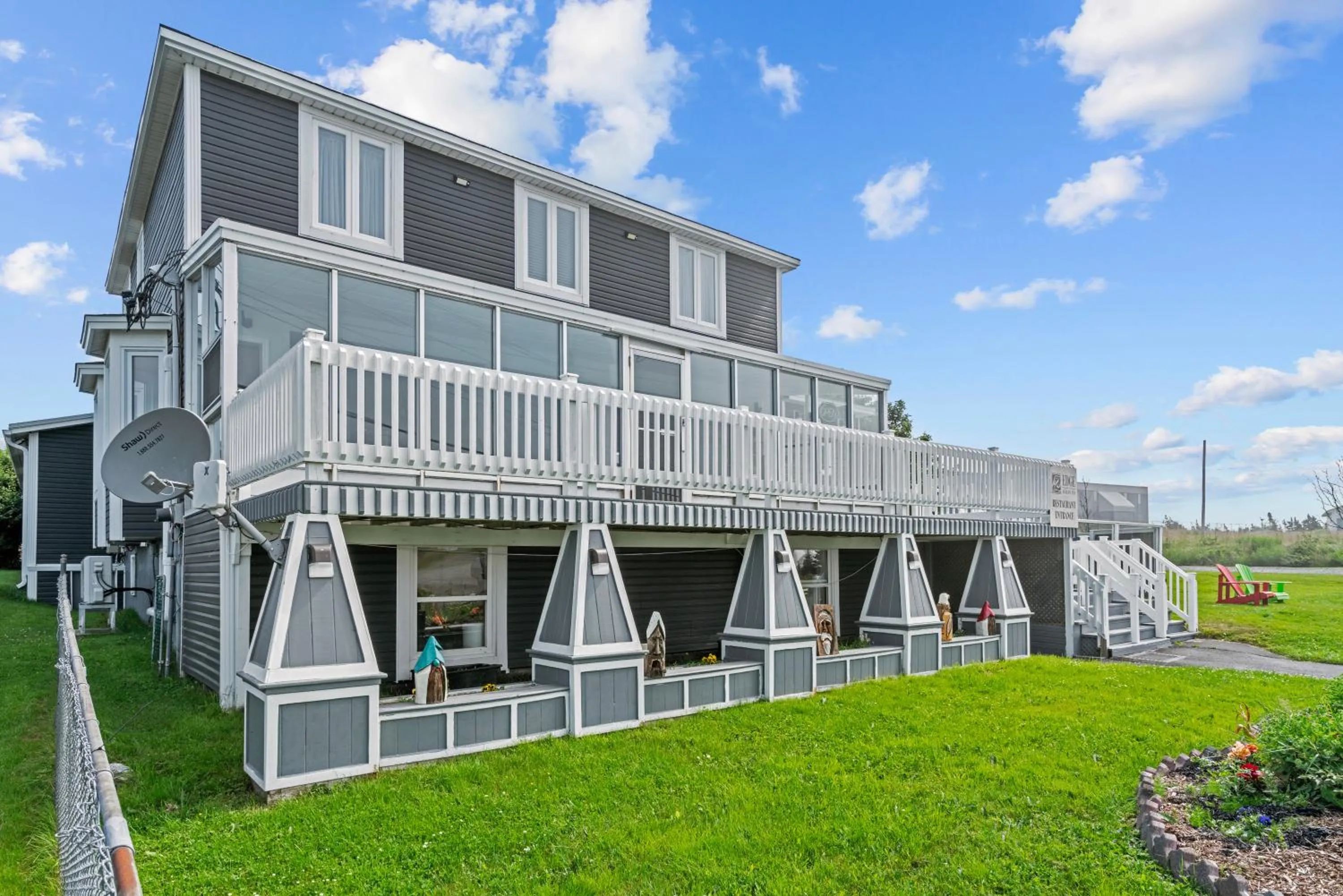 Property building in Edge of the Avalon Inn