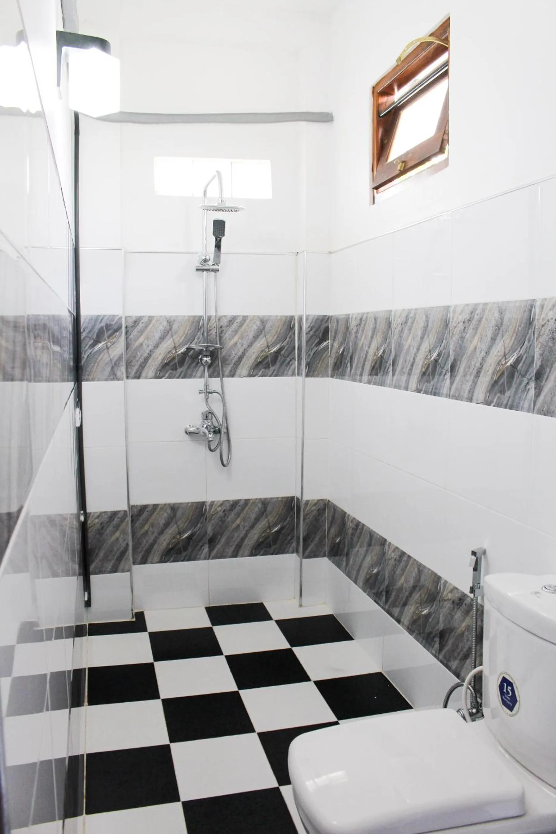 Shower in Orchid Rest