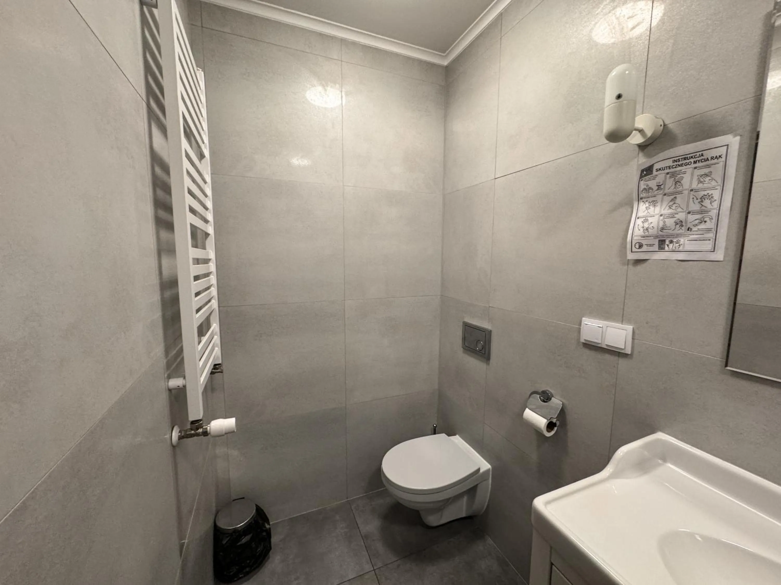 Shower in Hotel Echo