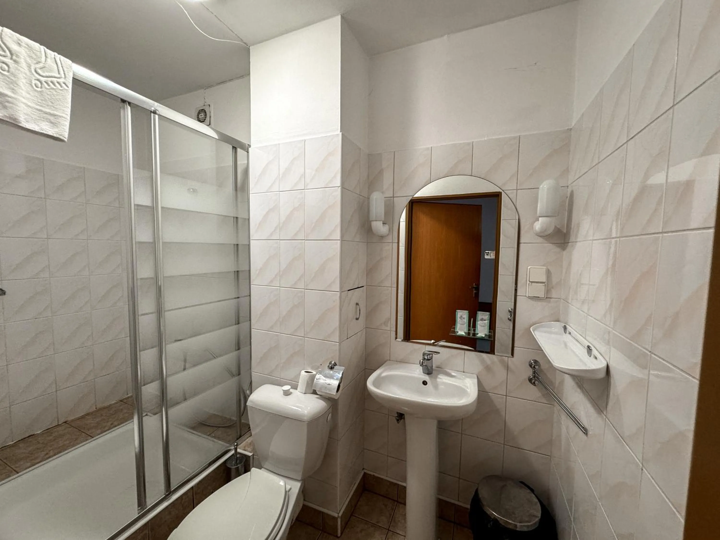 Shower in Hotel Echo