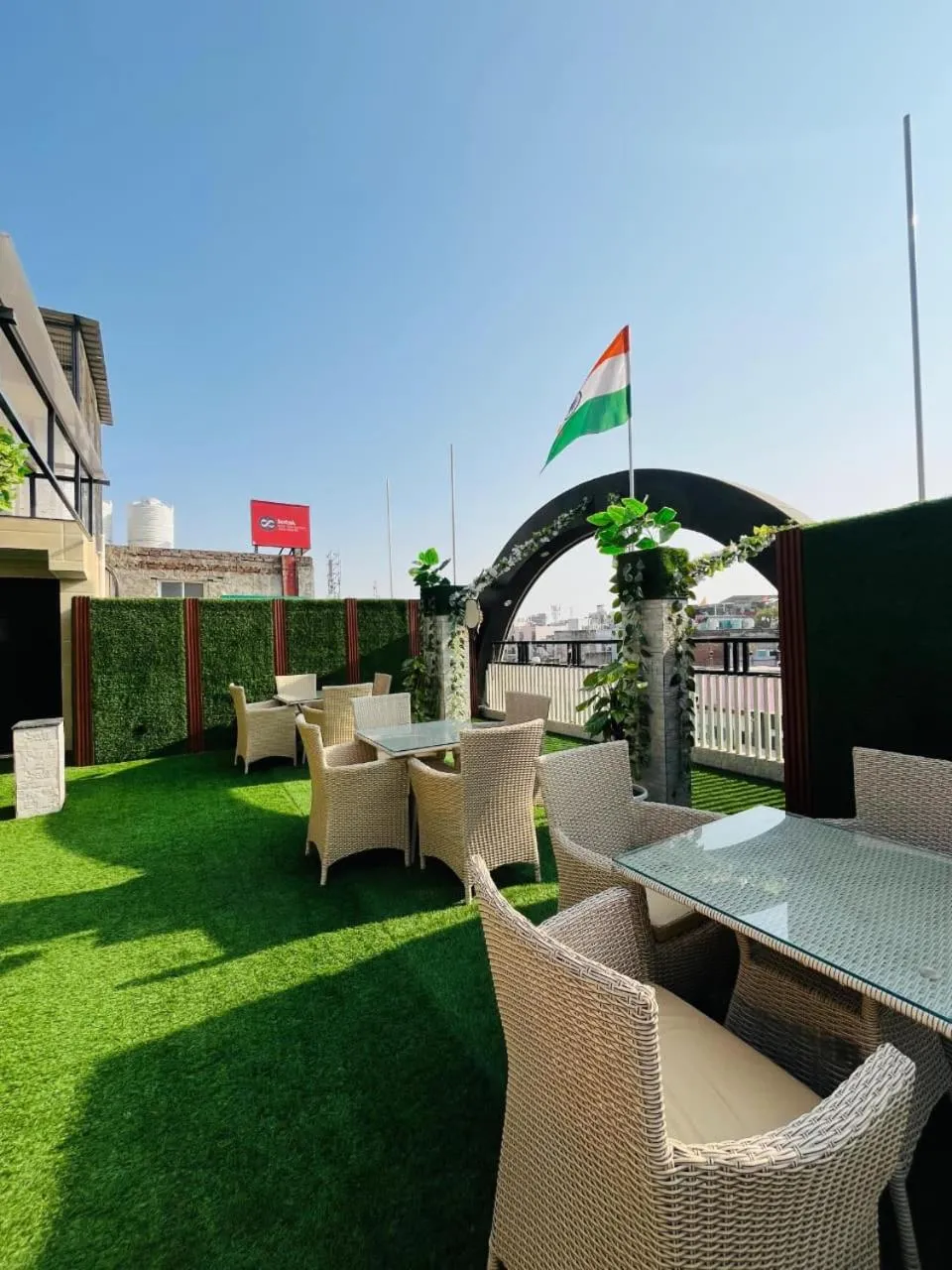 The SM Hotel By RMR Hotels