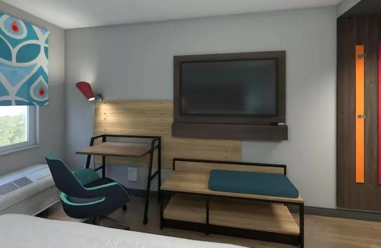 Living room, Bed in Tru By Hilton Huntsville Research Park Area