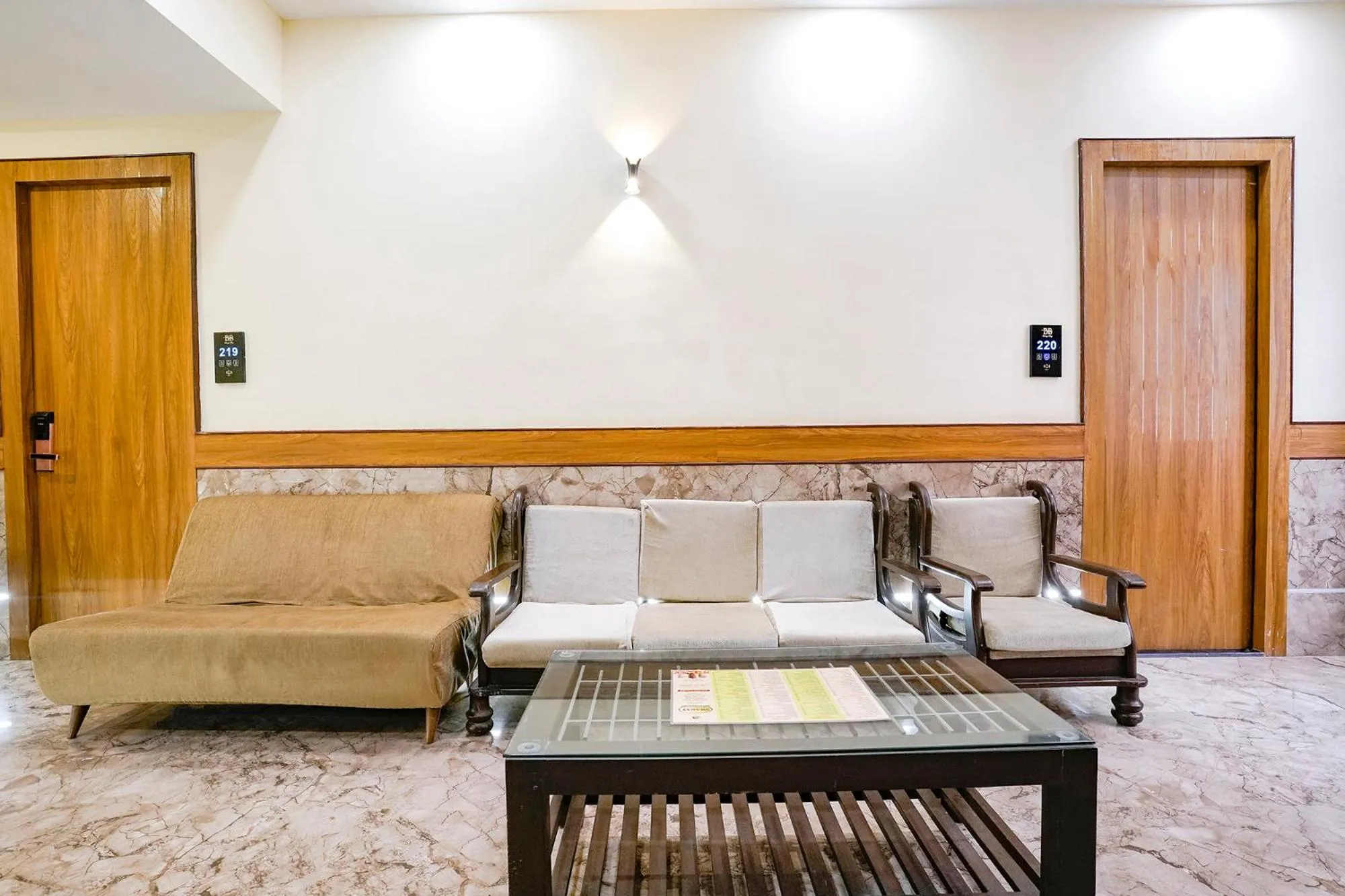 Seating area in FabHotel 7 Square - Nr BKC