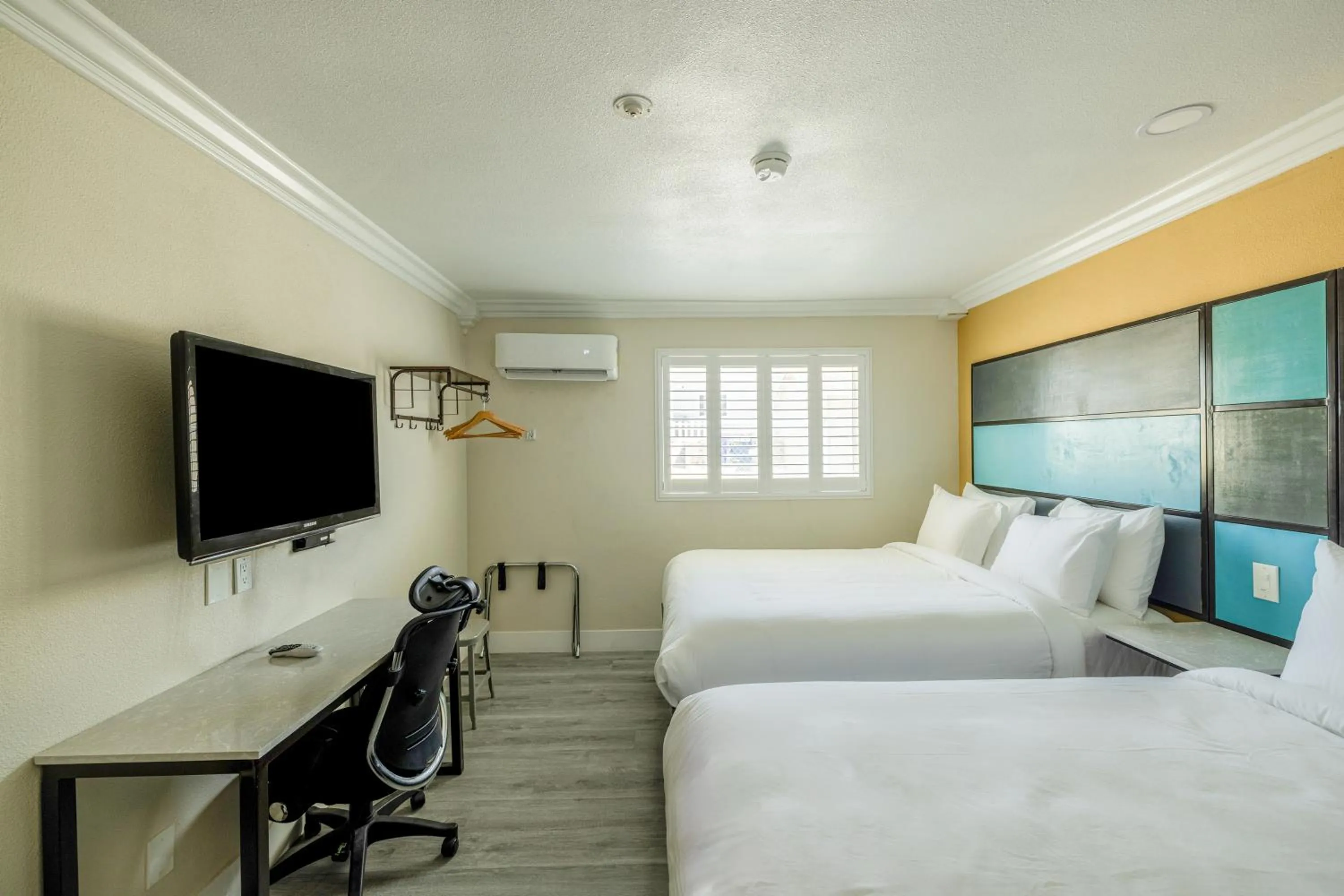 2 Queen Beds Accessible Non-Smoking in Hotel Avenida Victorville I 15