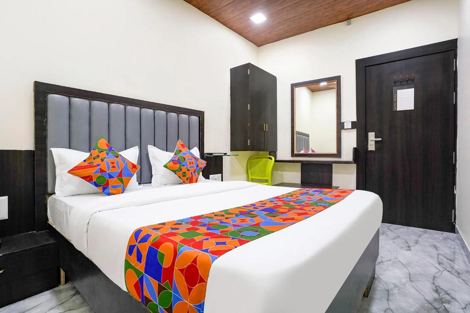 Bed in Via Gulshan Grand - Nr Gateway of India