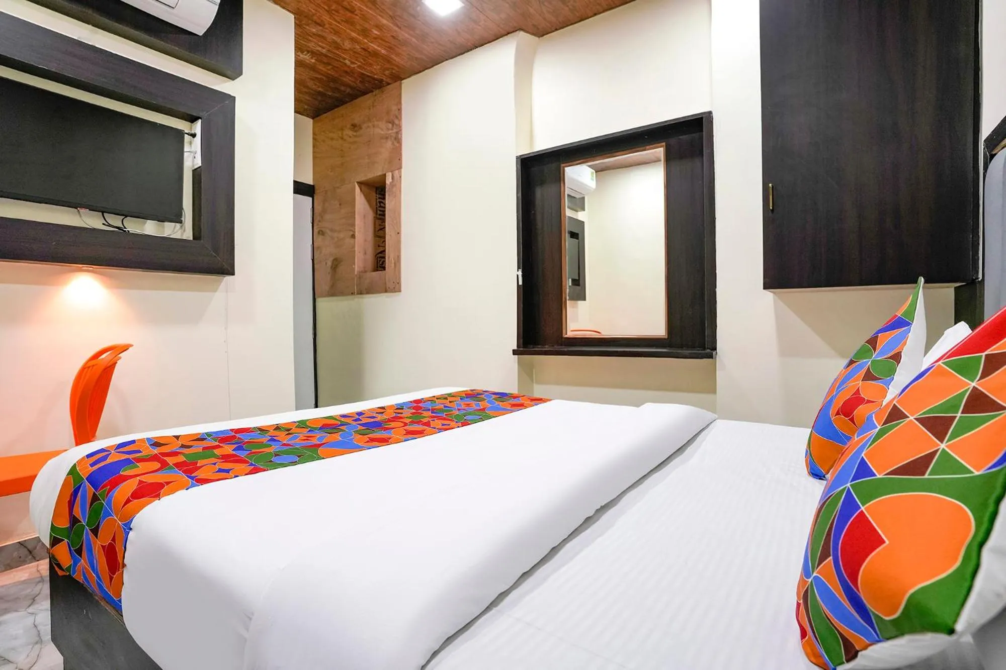 Bed in Via Gulshan Grand - Nr Gateway of India