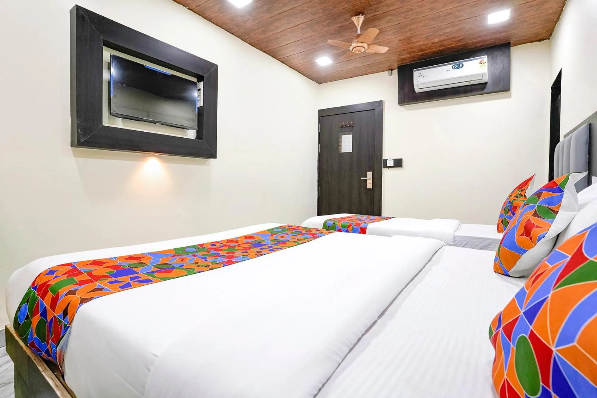Bed in Via Gulshan Grand - Nr Gateway of India