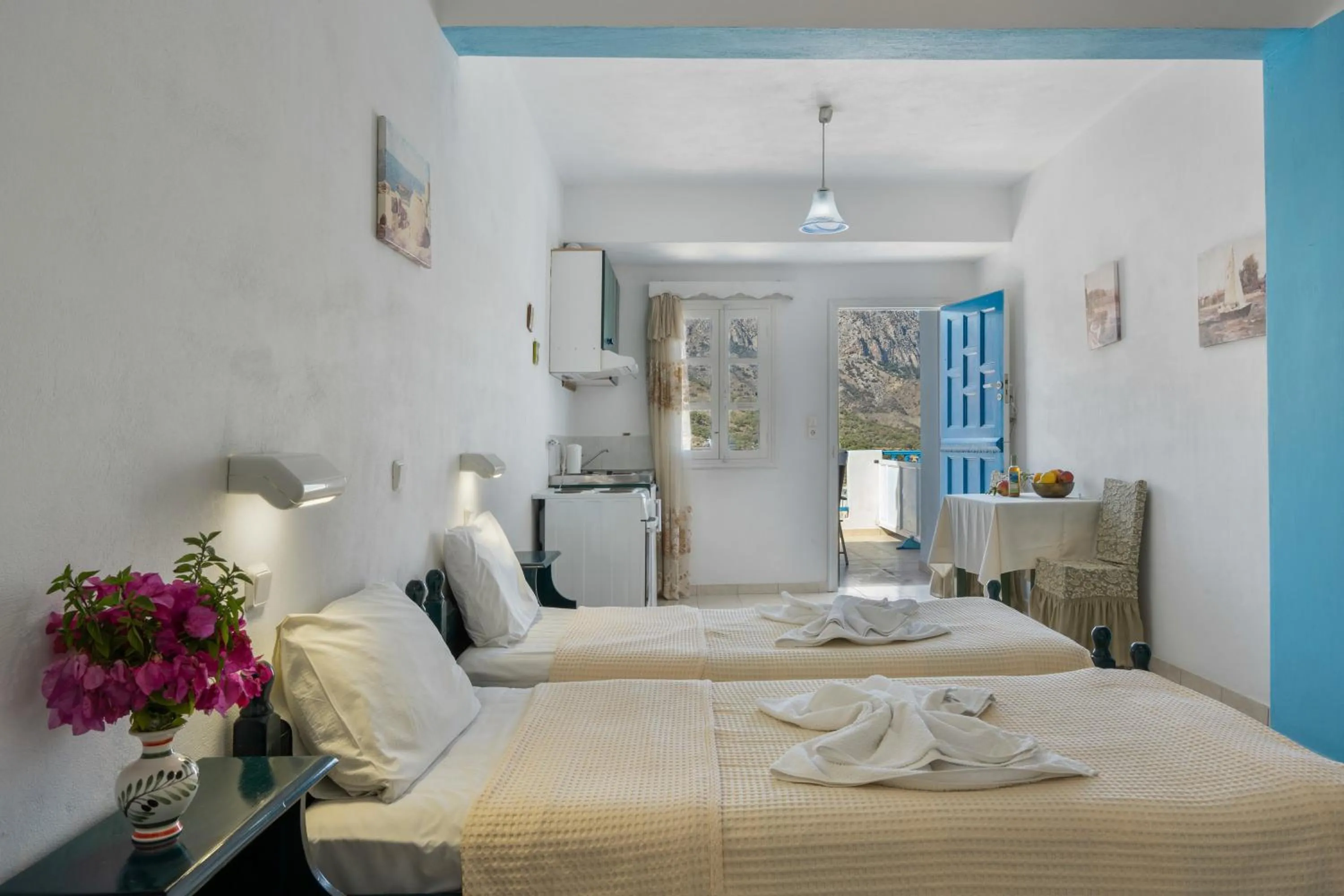 Property building, Bed in Hotel Glaros Karpathos