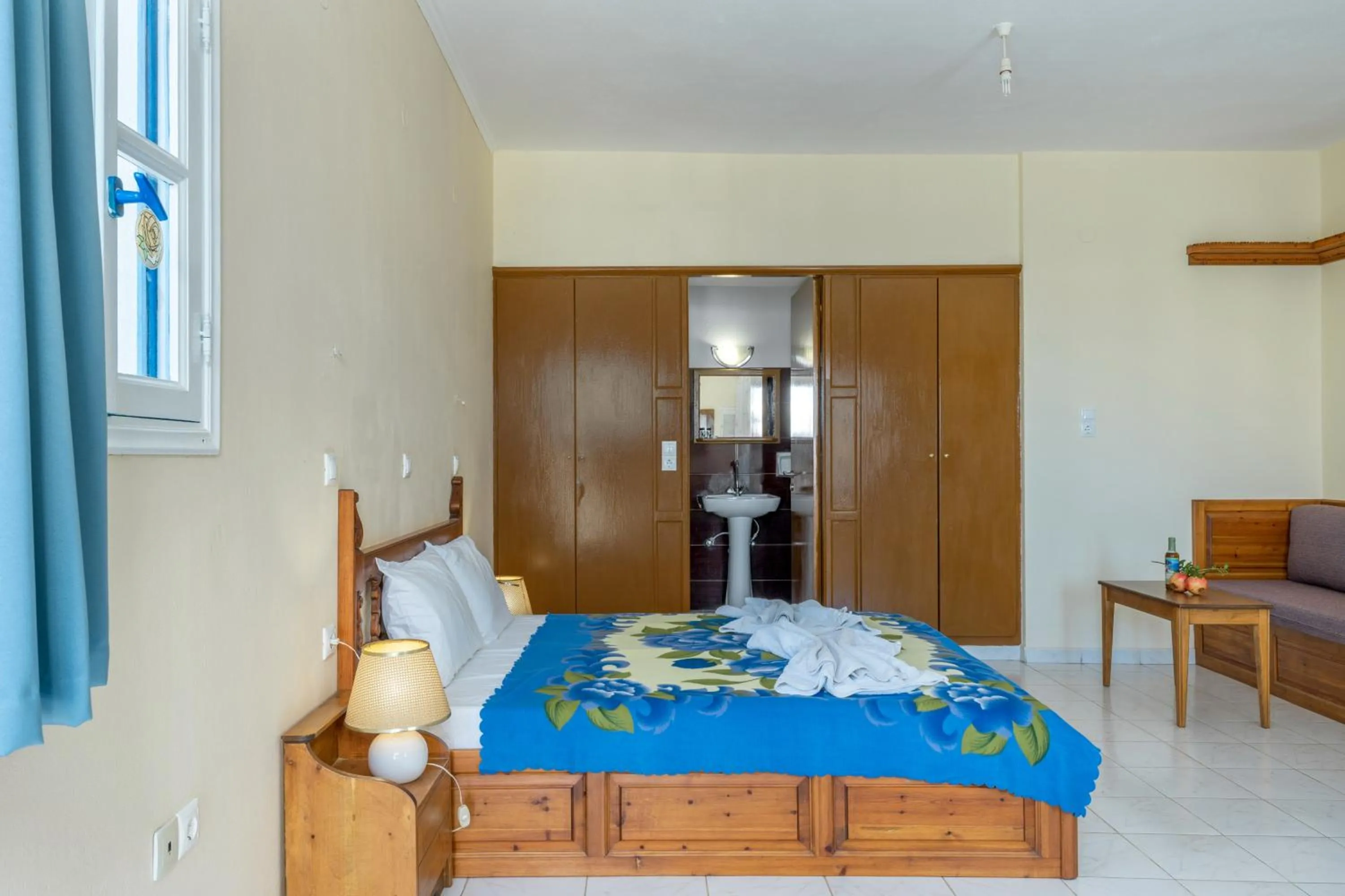 Property building, Bed in Hotel Glaros Karpathos