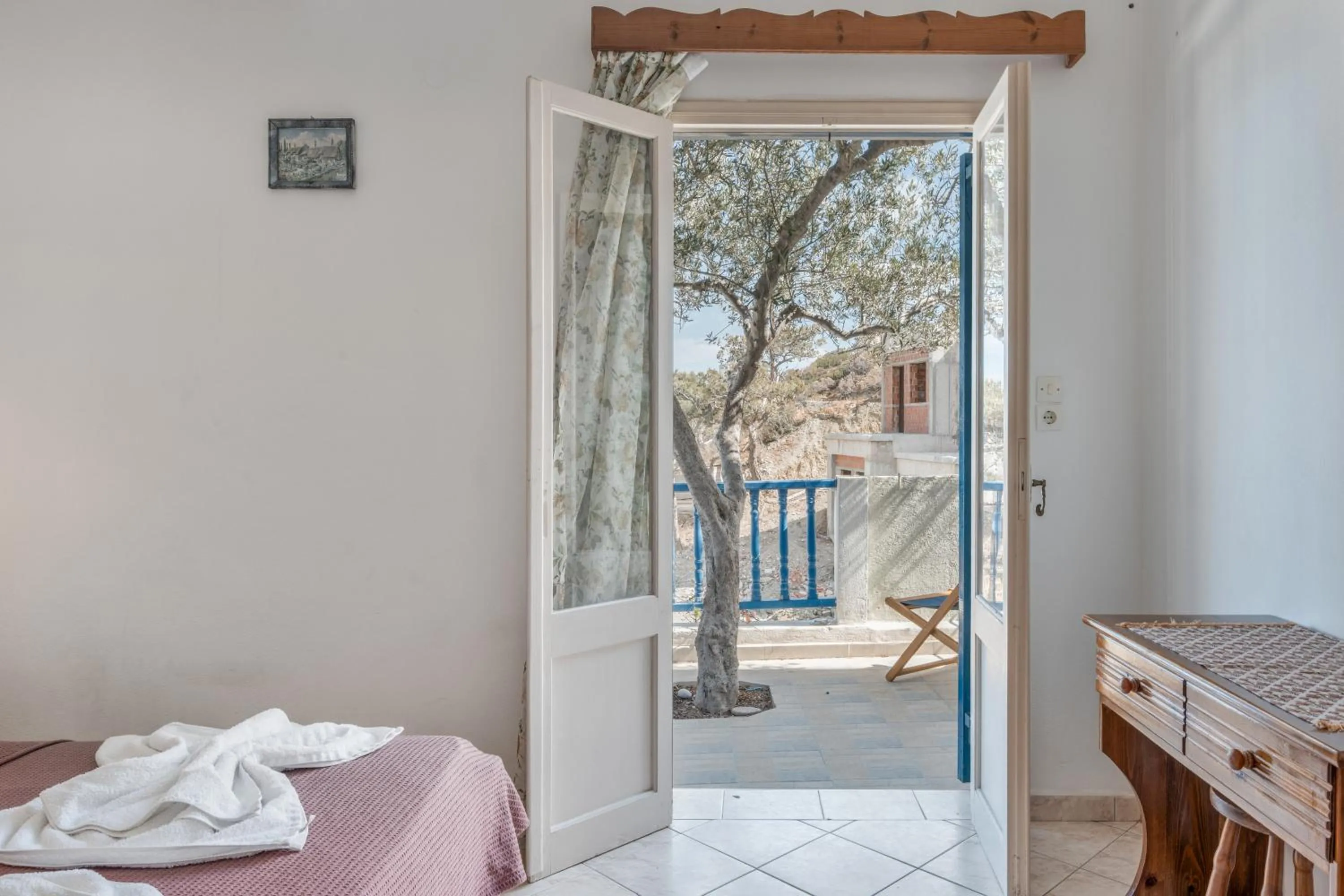 Property building, Bed in Hotel Glaros Karpathos