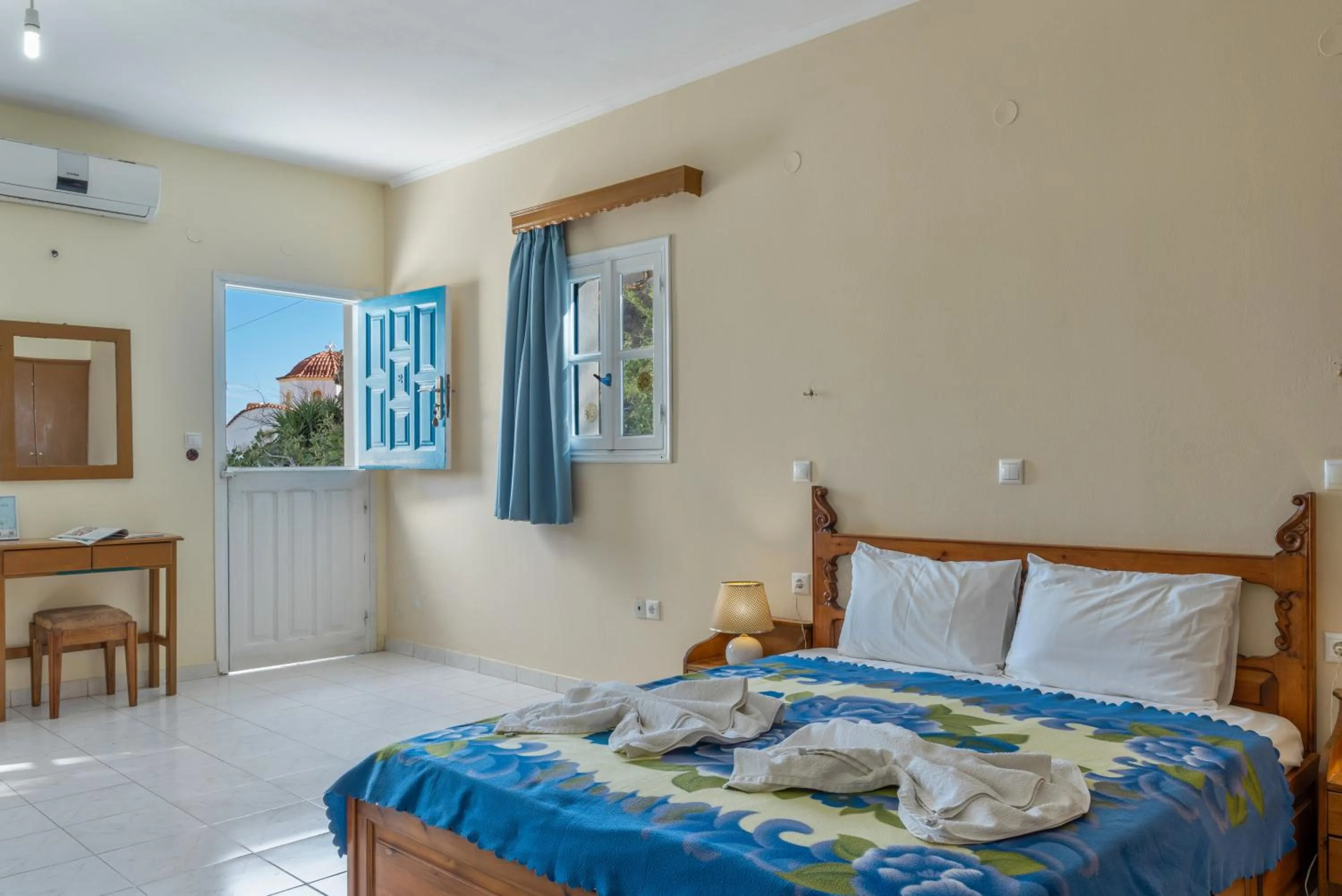 Property building, Bed in Hotel Glaros Karpathos