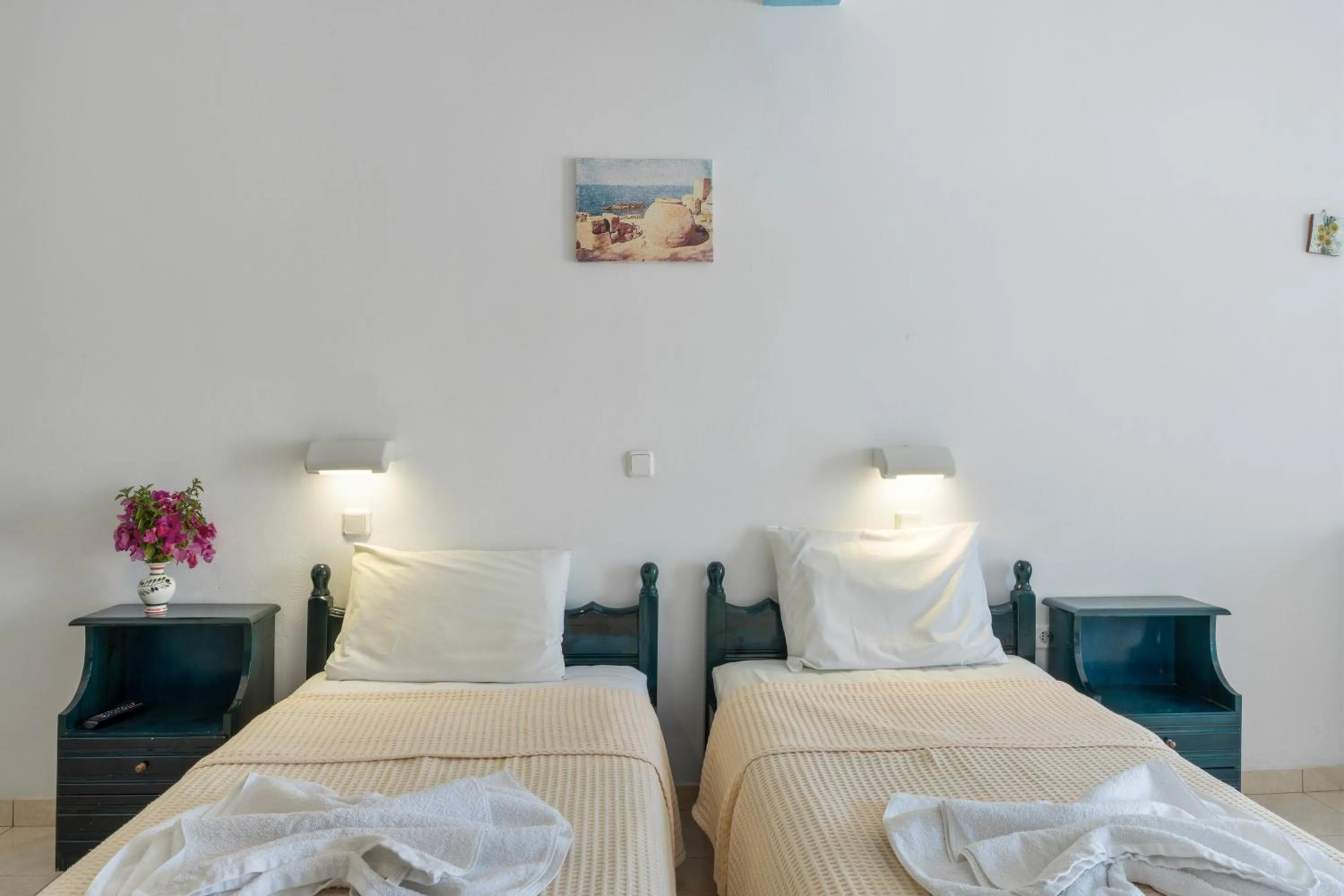 Living room, Bed in Hotel Glaros Karpathos