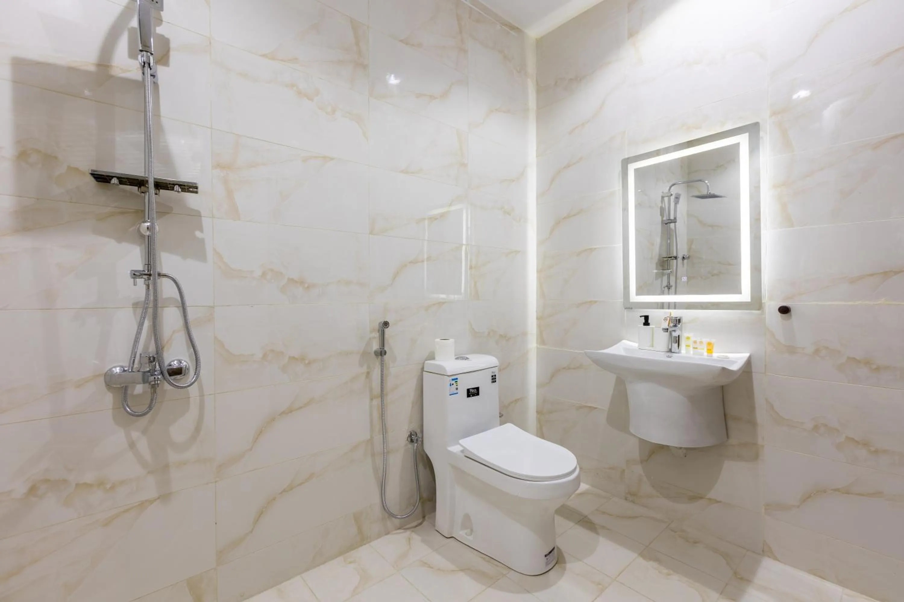 Shower in Al-Jamwaut B