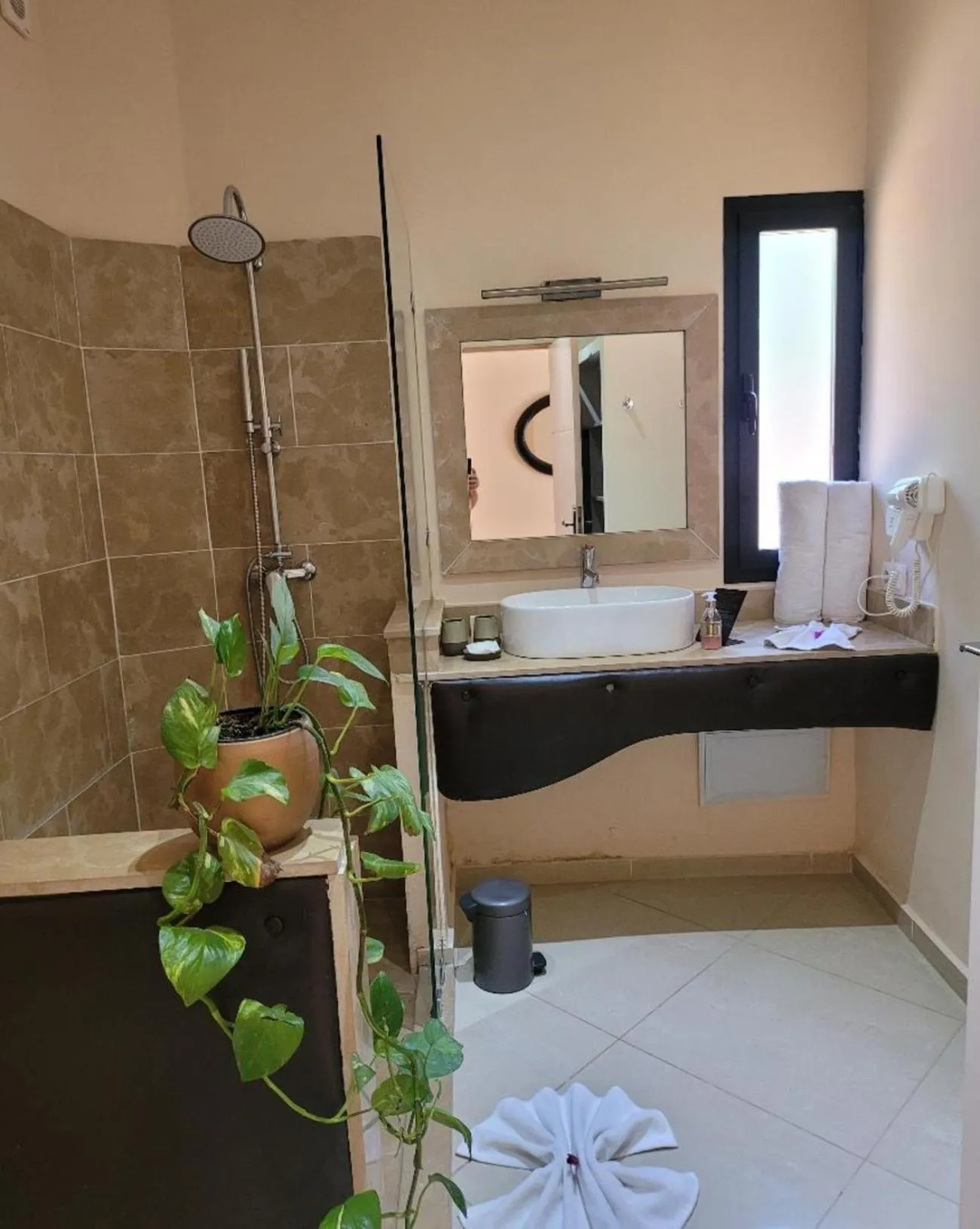 Shower in Eden Lodges & SPA-Boutique Hôtel de Luxe