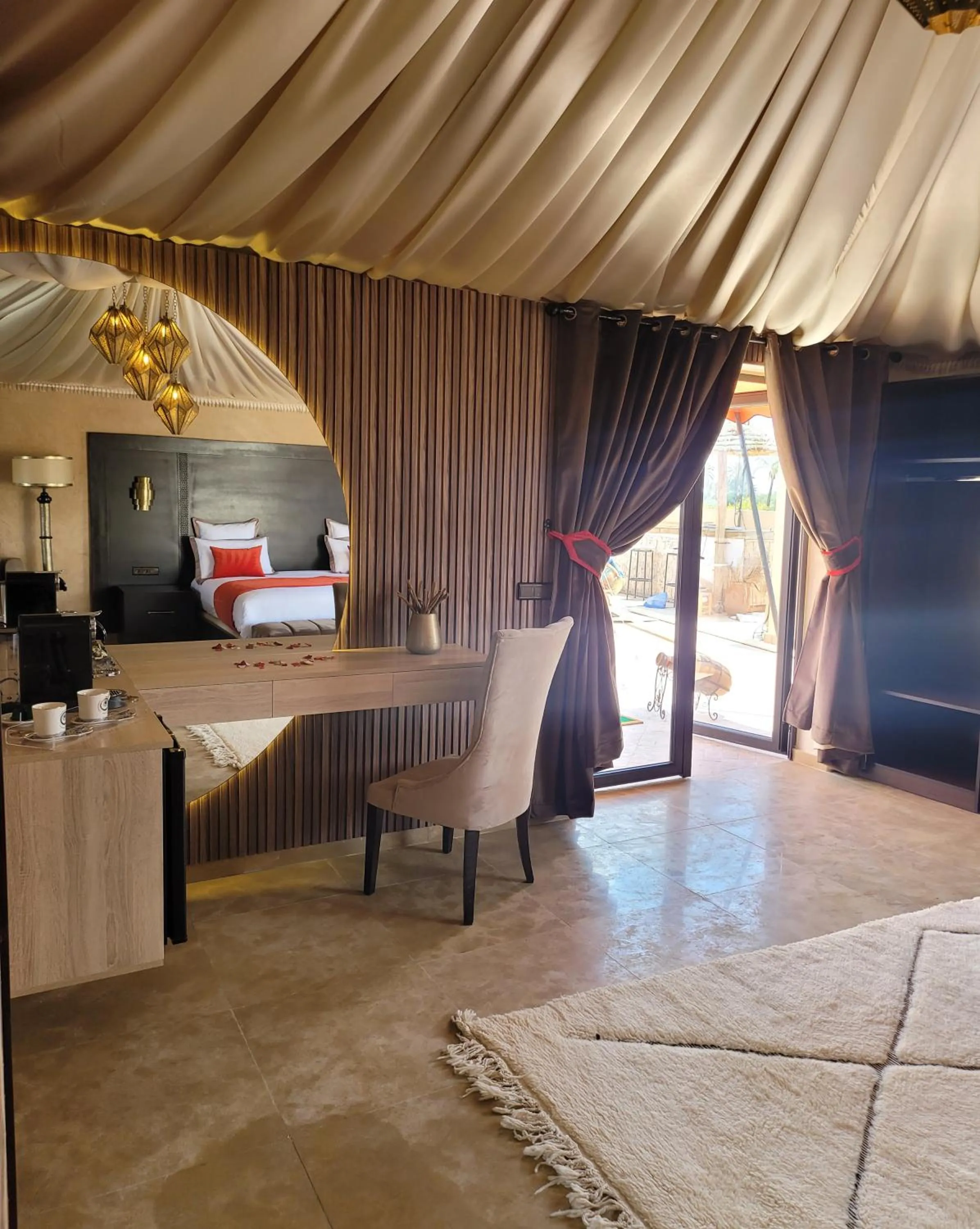 Restaurant/places to eat, Bed in Eden Lodges & SPA-Boutique Hôtel de Luxe