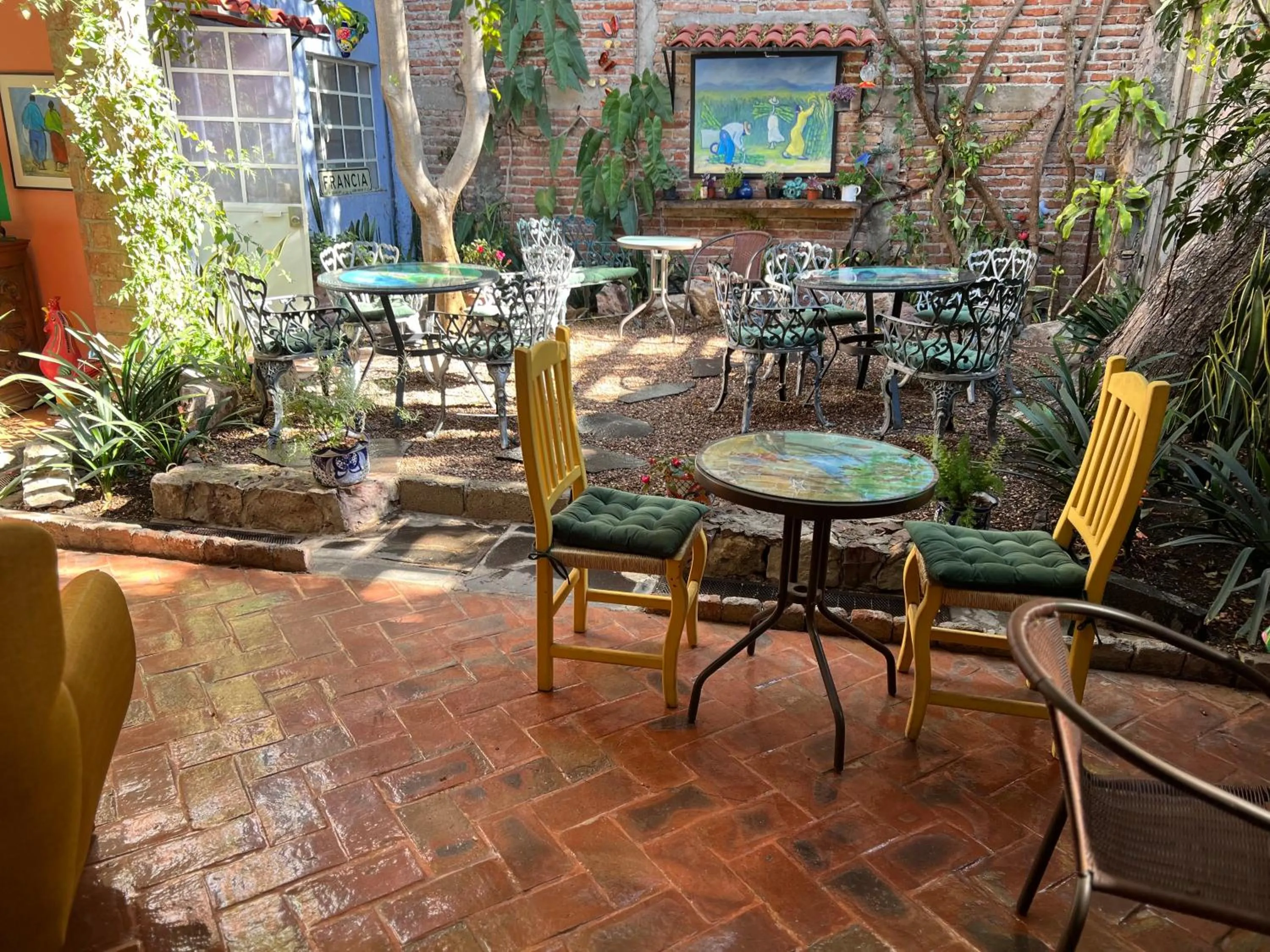 Restaurant/Places to Eat in Casa Contenta