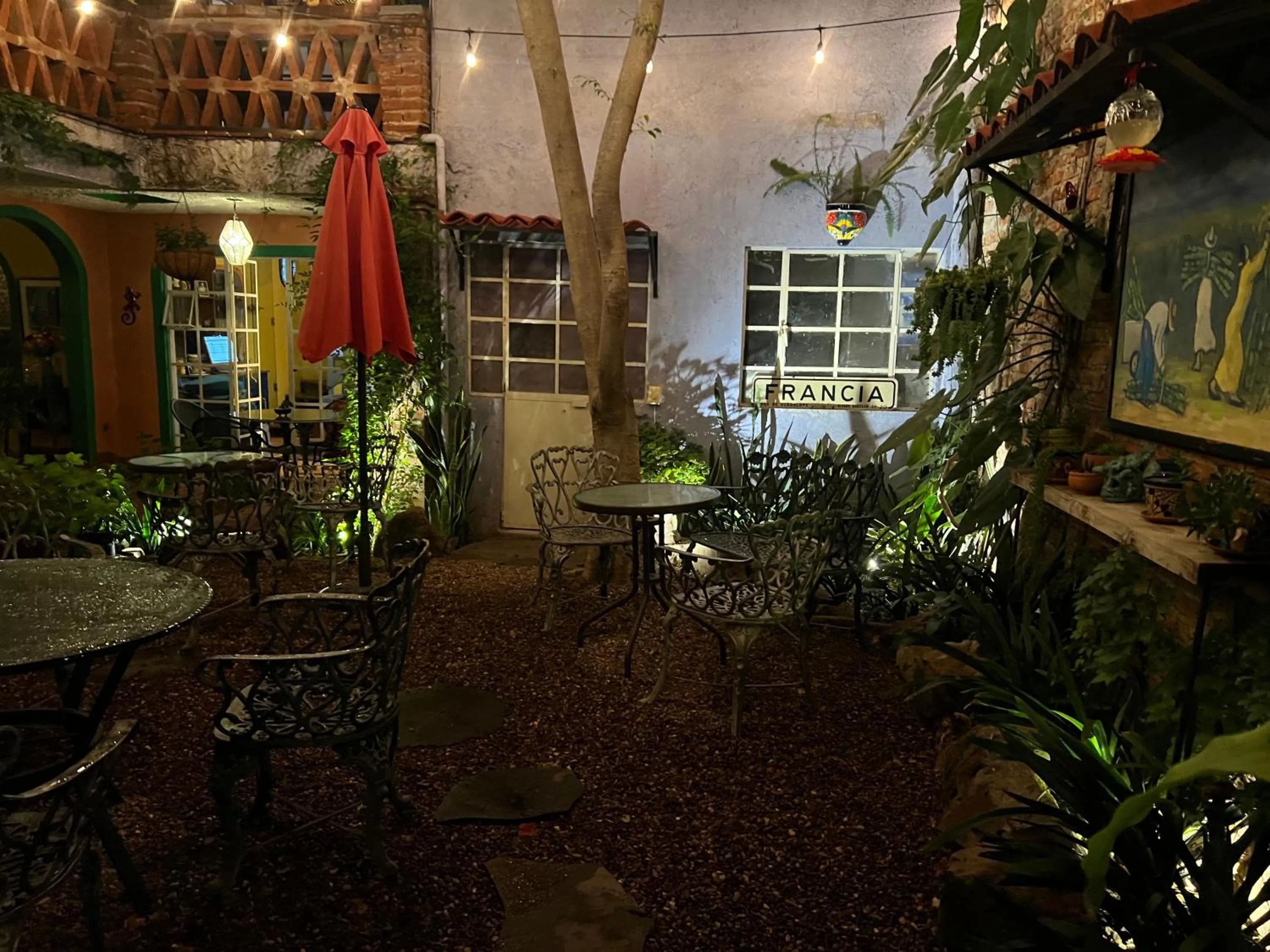 Restaurant/places to eat in Casa Contenta