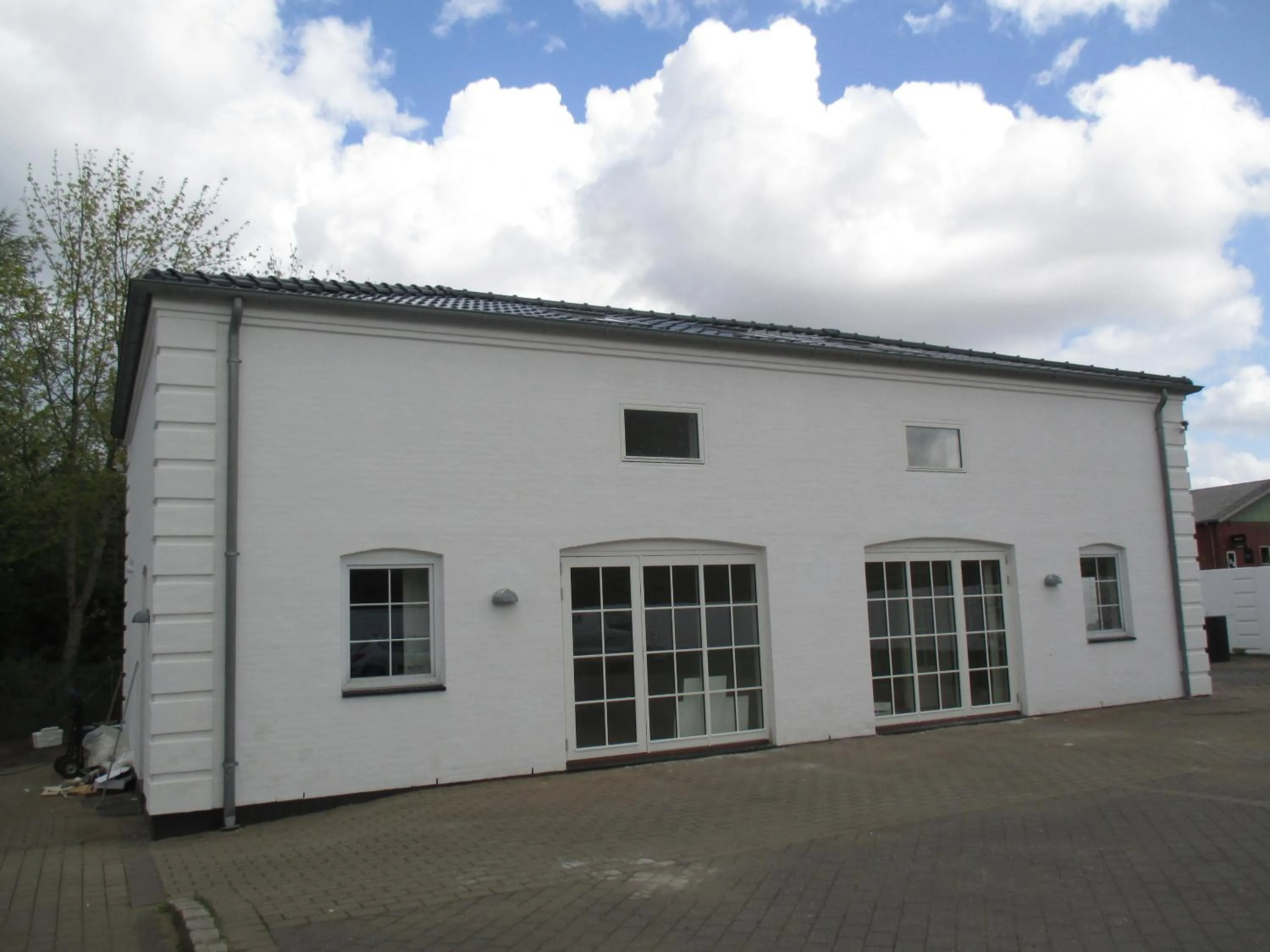 Facade/entrance in White House Hotel Apartments