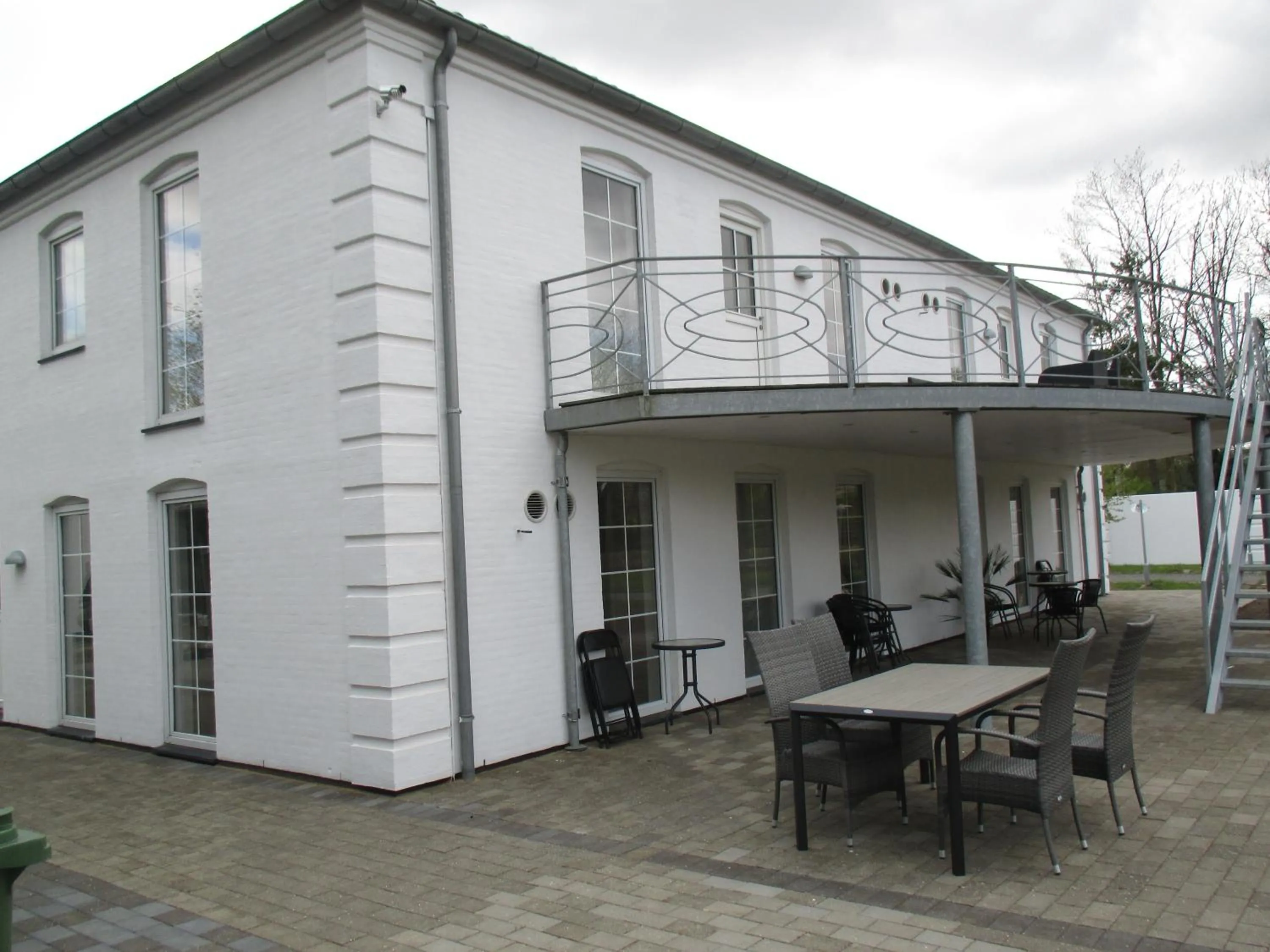 Facade/entrance in White House Hotel Apartments