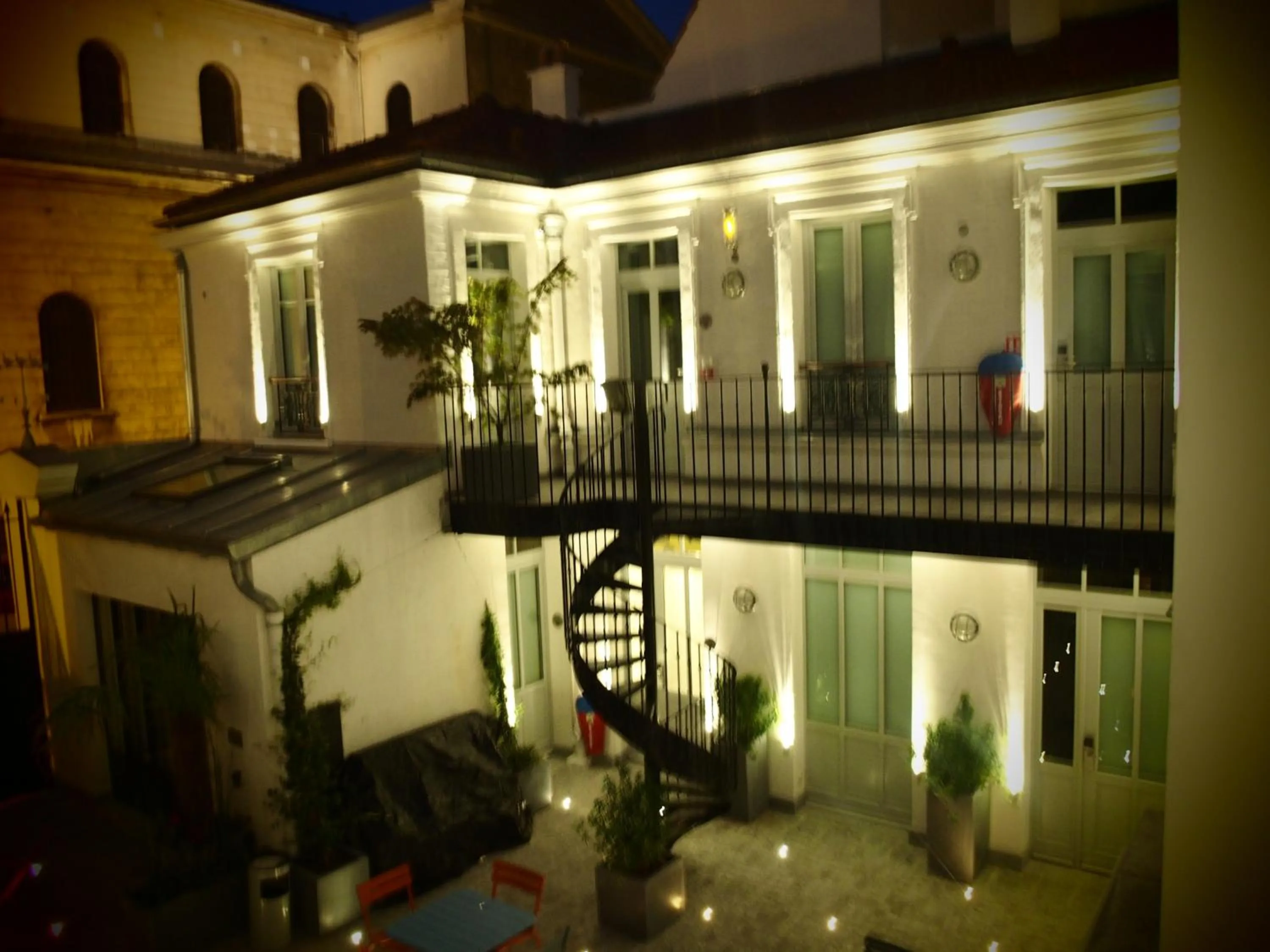 Property building in The 3 Ducks Eiffel Tower by Hiphophostels