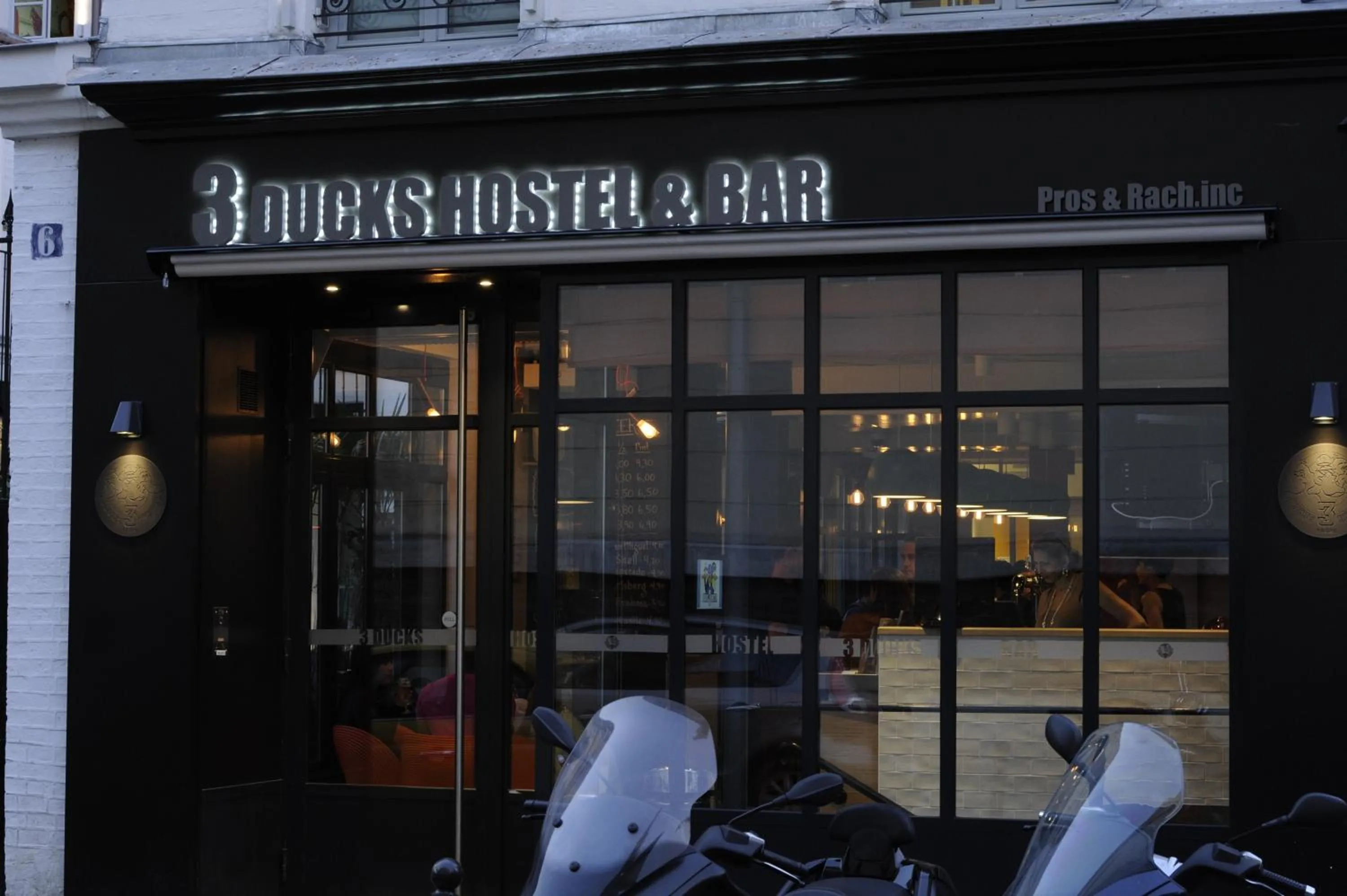 Facade/entrance in The 3 Ducks Eiffel Tower by Hiphophostels