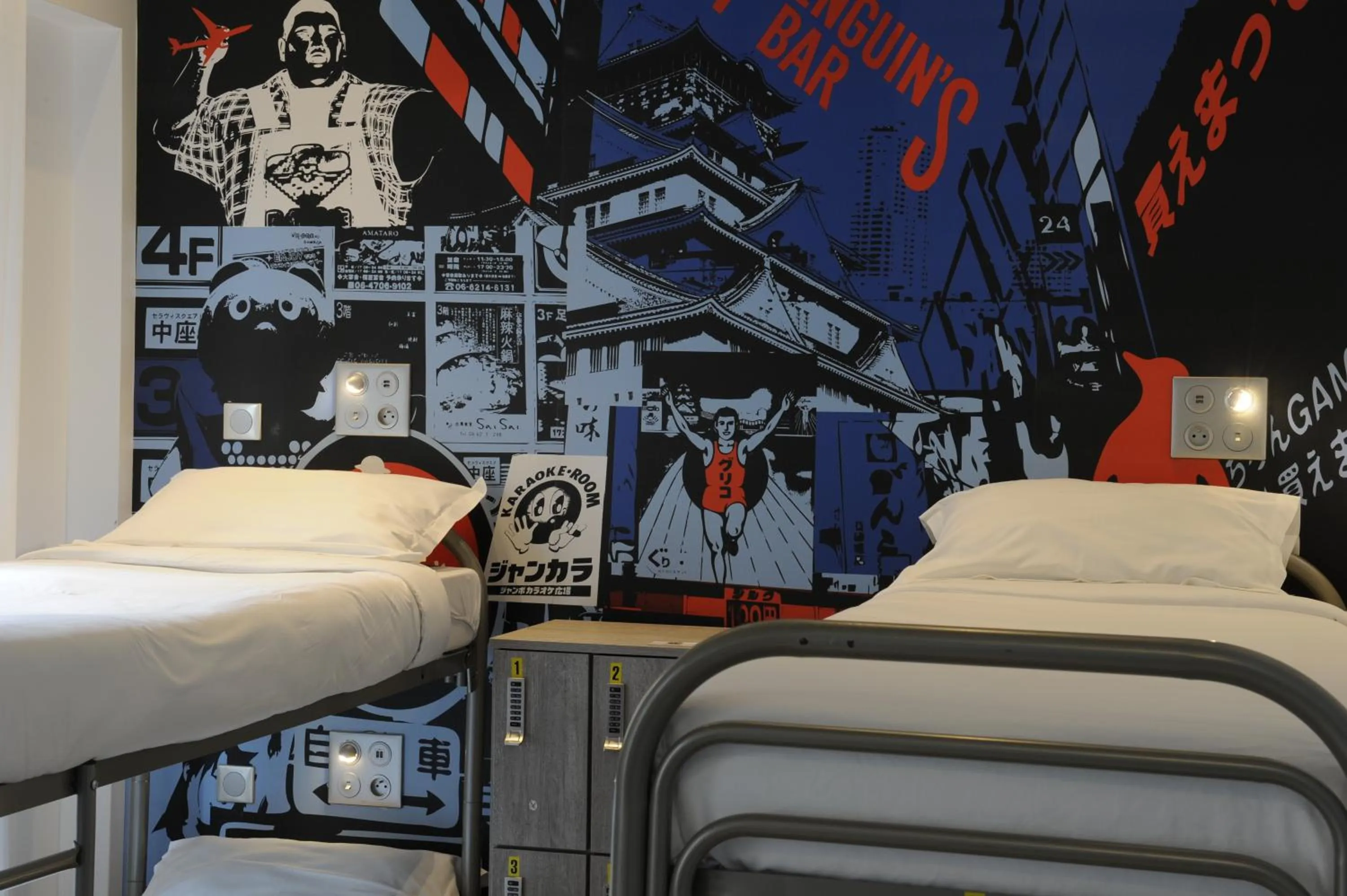 Decorative detail in The 3 Ducks Eiffel Tower by Hiphophostels